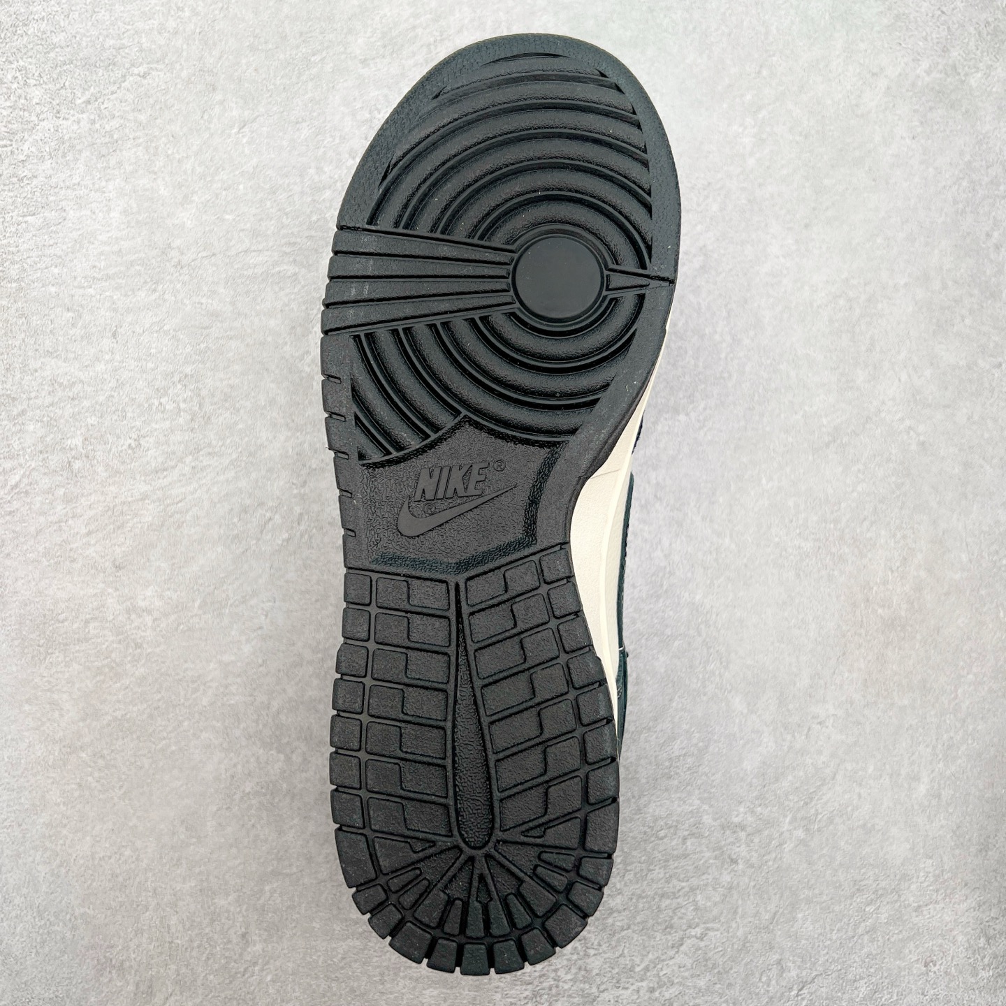 图片[9]-NK Dunk Low 定制配色 YX5066-256 大厂出品 极力推荐 原装头层材料 独家版型蒸餾加工帶來的是更好的视觉和脚感体验大厂纯原品质出货 清洁度 电绣工艺 皮料切割干净无任何毛边 细节完美 尺码：36 36.5 37.5 38 38.5 39 40 40.5 41 42 42.5 43 44 44.5 45-选品中心