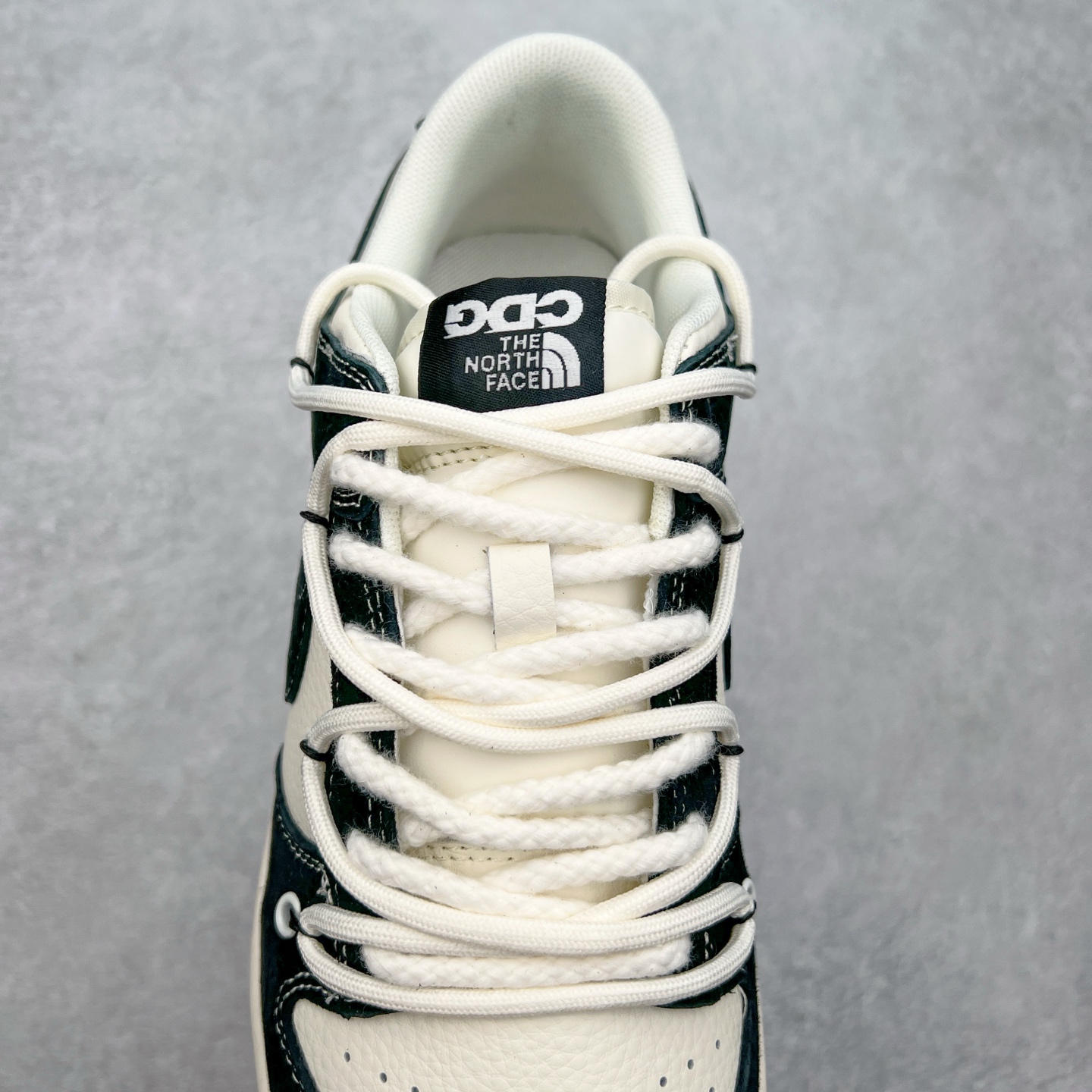 图片[5]-NK Dunk Low 定制配色 YX5066-256 大厂出品 极力推荐 原装头层材料 独家版型蒸餾加工帶來的是更好的视觉和脚感体验大厂纯原品质出货 清洁度 电绣工艺 皮料切割干净无任何毛边 细节完美 尺码：36 36.5 37.5 38 38.5 39 40 40.5 41 42 42.5 43 44 44.5 45-选品中心