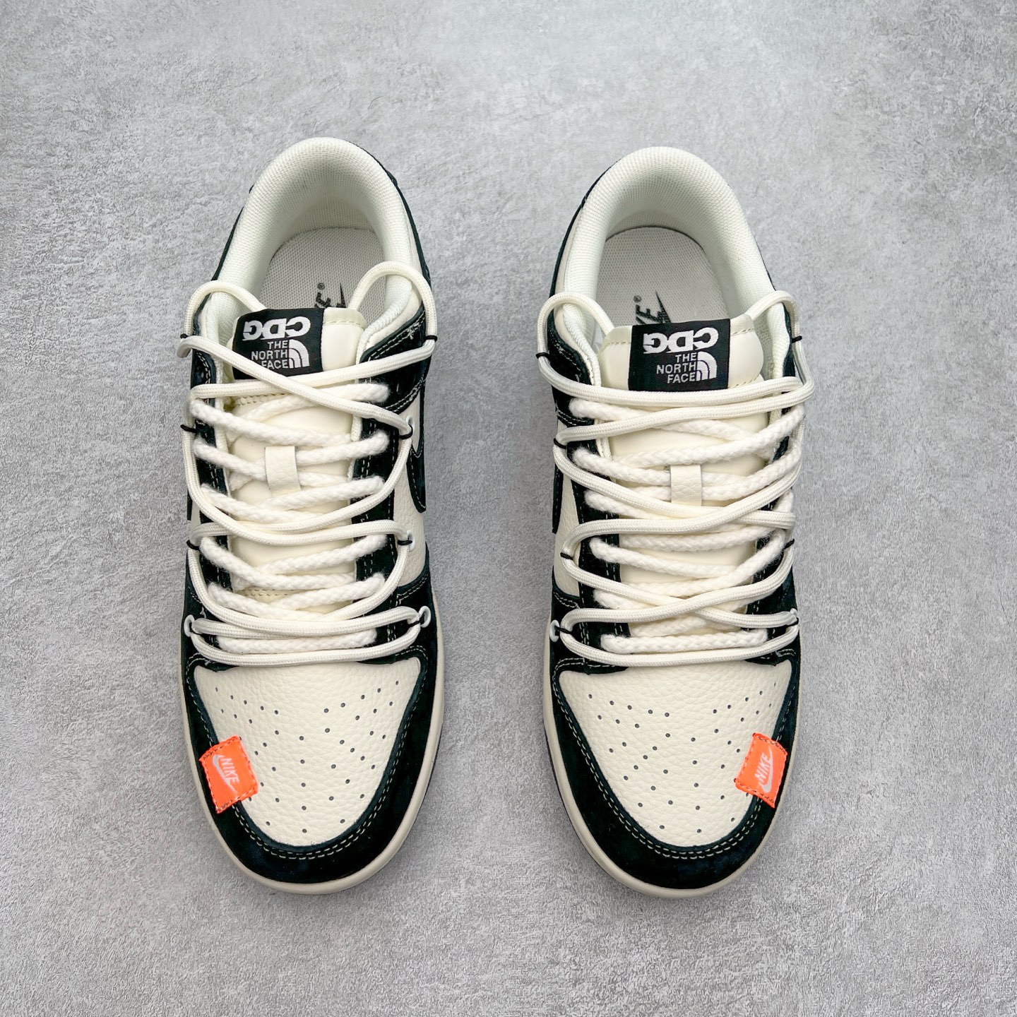 图片[2]-NK Dunk Low 定制配色 YX5066-256 大厂出品 极力推荐 原装头层材料 独家版型蒸餾加工帶來的是更好的视觉和脚感体验大厂纯原品质出货 清洁度 电绣工艺 皮料切割干净无任何毛边 细节完美 尺码：36 36.5 37.5 38 38.5 39 40 40.5 41 42 42.5 43 44 44.5 45-选品中心