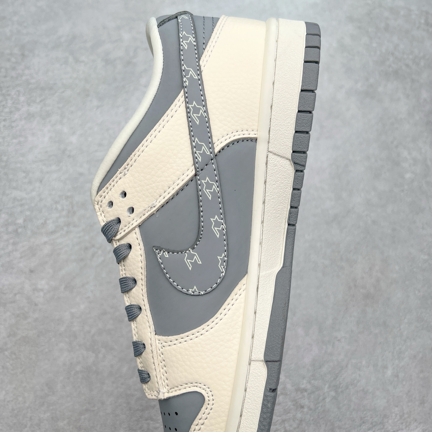 图片[7]-NK Dunk Low 定制配色 KK1333-018 大厂出品 极力推荐 原装头层材料 独家版型蒸餾加工帶來的是更好的视觉和脚感体验大厂纯原品质出货 清洁度 电绣工艺 皮料切割干净无任何毛边 细节完美 尺码：36 36.5 37.5 38 38.5 39 40 40.5 41 42 42.5 43 44 44.5 45-选品中心