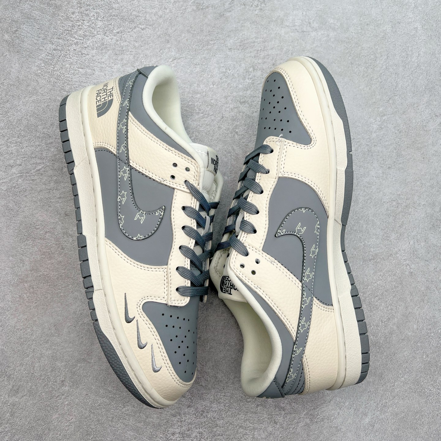 图片[3]-NK Dunk Low 定制配色 KK1333-018 大厂出品 极力推荐 原装头层材料 独家版型蒸餾加工帶來的是更好的视觉和脚感体验大厂纯原品质出货 清洁度 电绣工艺 皮料切割干净无任何毛边 细节完美 尺码：36 36.5 37.5 38 38.5 39 40 40.5 41 42 42.5 43 44 44.5 45-选品中心