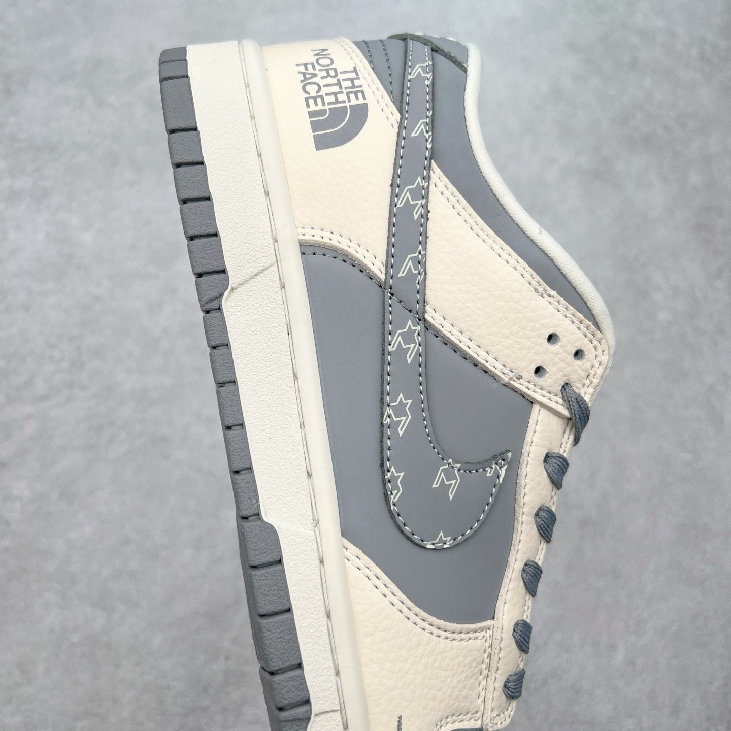 图片[6]-NK Dunk Low 定制配色 KK1333-018 大厂出品 极力推荐 原装头层材料 独家版型蒸餾加工帶來的是更好的视觉和脚感体验大厂纯原品质出货 清洁度 电绣工艺 皮料切割干净无任何毛边 细节完美 尺码：36 36.5 37.5 38 38.5 39 40 40.5 41 42 42.5 43 44 44.5 45-选品中心