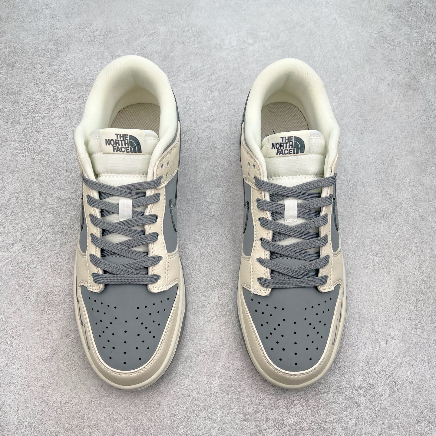 图片[2]-NK Dunk Low 定制配色 KK1333-018 大厂出品 极力推荐 原装头层材料 独家版型蒸餾加工帶來的是更好的视觉和脚感体验大厂纯原品质出货 清洁度 电绣工艺 皮料切割干净无任何毛边 细节完美 尺码：36 36.5 37.5 38 38.5 39 40 40.5 41 42 42.5 43 44 44.5 45-选品中心