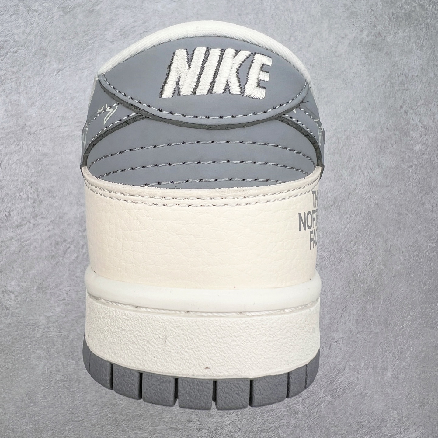 图片[8]-NK Dunk Low 定制配色 KK1333-018 大厂出品 极力推荐 原装头层材料 独家版型蒸餾加工帶來的是更好的视觉和脚感体验大厂纯原品质出货 清洁度 电绣工艺 皮料切割干净无任何毛边 细节完美 尺码：36 36.5 37.5 38 38.5 39 40 40.5 41 42 42.5 43 44 44.5 45-选品中心