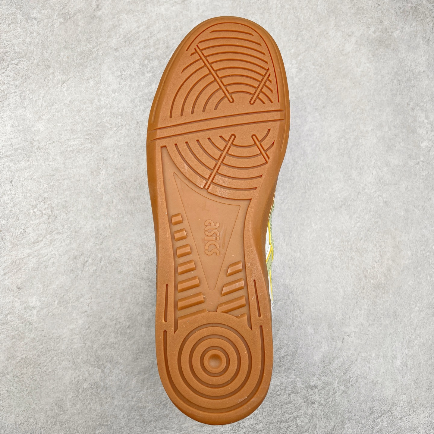 图片[9]-HAY x Asics Skyhand OG 复古运动板鞋 亚瑟士是日本实业家鬼家喜八郎创立的跑鞋运动品牌，名字想法源自著名的拉丁谚语“AnimaSana In Corpore Sano”意为“健全的精神寓于强健的体魄”。正如其名字的含义，ASICS亚瑟士一直坚信保持身体的健康与活力是打造健康快乐的生活方式的最佳途径。亚瑟士的跑鞋、篮球鞋等系列集专业与美貌于一身，拥有极高的热 尺码：36 37 37.5 38 39 39.5 40 40.5 41.5 42 42.5 43.5 44 45-选品中心