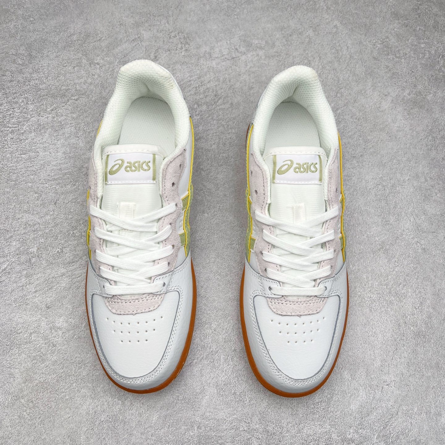 图片[2]-HAY x Asics Skyhand OG 复古运动板鞋 亚瑟士是日本实业家鬼家喜八郎创立的跑鞋运动品牌，名字想法源自著名的拉丁谚语“AnimaSana In Corpore Sano”意为“健全的精神寓于强健的体魄”。正如其名字的含义，ASICS亚瑟士一直坚信保持身体的健康与活力是打造健康快乐的生活方式的最佳途径。亚瑟士的跑鞋、篮球鞋等系列集专业与美貌于一身，拥有极高的热 尺码：36 37 37.5 38 39 39.5 40 40.5 41.5 42 42.5 43.5 44 45-选品中心