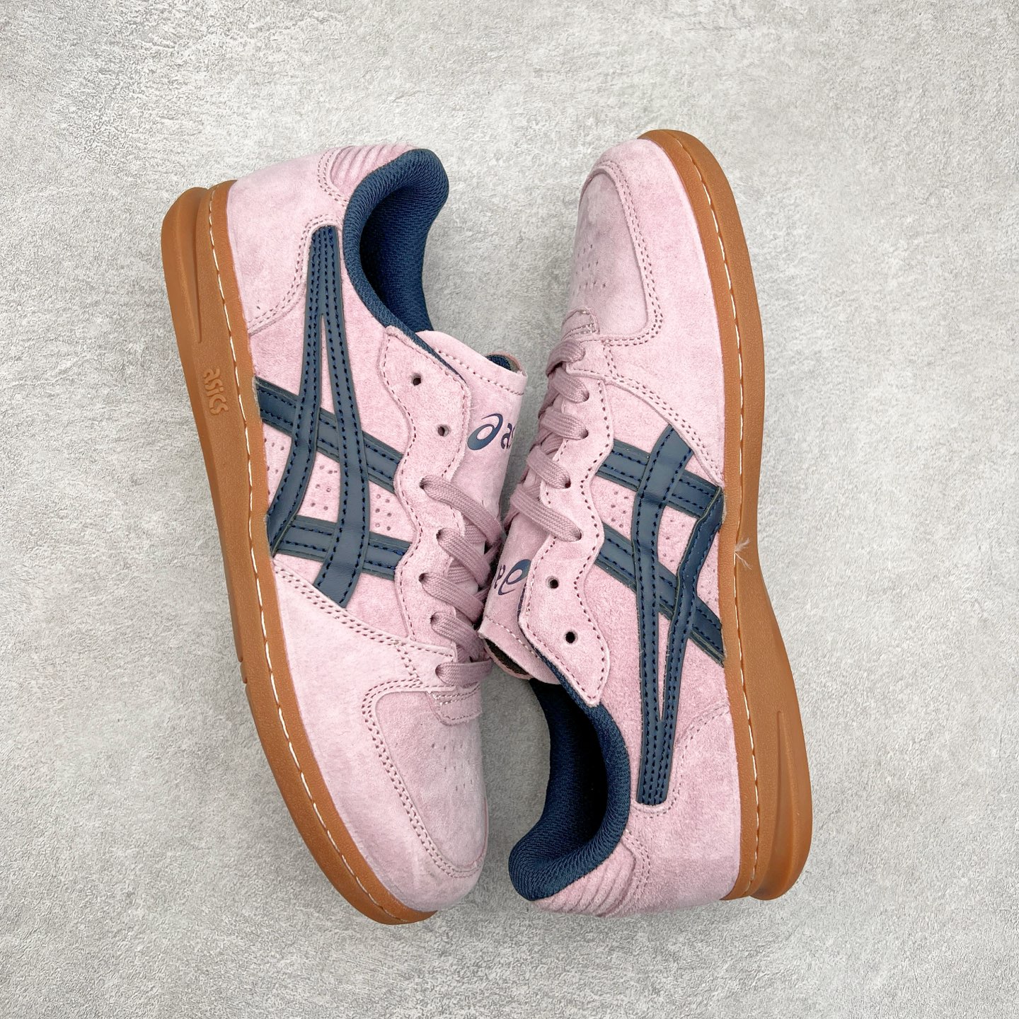 图片[3]-HAY x Asics Skyhand OG 复古运动板鞋 亚瑟士是日本实业家鬼家喜八郎创立的跑鞋运动品牌，名字想法源自著名的拉丁谚语“AnimaSana In Corpore Sano”意为“健全的精神寓于强健的体魄”。正如其名字的含义，ASICS亚瑟士一直坚信保持身体的健康与活力是打造健康快乐的生活方式的最佳途径。亚瑟士的跑鞋、篮球鞋等系列集专业与美貌于一身，拥有极高的热 尺码：36 37 37.5 38 39 39.5 40 40.5 41.5 42 42.5 43.5 44 45-选品中心