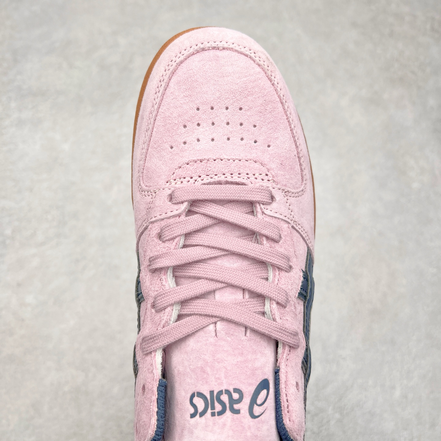 图片[4]-HAY x Asics Skyhand OG 复古运动板鞋 亚瑟士是日本实业家鬼家喜八郎创立的跑鞋运动品牌，名字想法源自著名的拉丁谚语“AnimaSana In Corpore Sano”意为“健全的精神寓于强健的体魄”。正如其名字的含义，ASICS亚瑟士一直坚信保持身体的健康与活力是打造健康快乐的生活方式的最佳途径。亚瑟士的跑鞋、篮球鞋等系列集专业与美貌于一身，拥有极高的热 尺码：36 37 37.5 38 39 39.5 40 40.5 41.5 42 42.5 43.5 44 45-选品中心