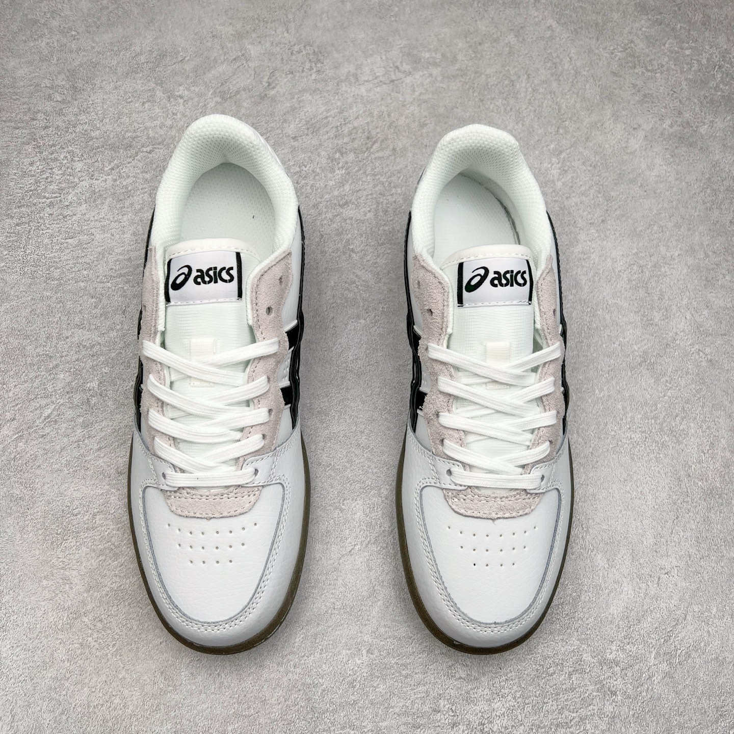 图片[2]-HAY x Asics Skyhand OG 复古运动板鞋 亚瑟士是日本实业家鬼家喜八郎创立的跑鞋运动品牌，名字想法源自著名的拉丁谚语“AnimaSana In Corpore Sano”意为“健全的精神寓于强健的体魄”。正如其名字的含义，ASICS亚瑟士一直坚信保持身体的健康与活力是打造健康快乐的生活方式的最佳途径。亚瑟士的跑鞋、篮球鞋等系列集专业与美貌于一身，拥有极高的热 尺码：36 37 37.5 38 39 39.5 40 40.5 41.5 42 42.5 43.5 44 45-选品中心