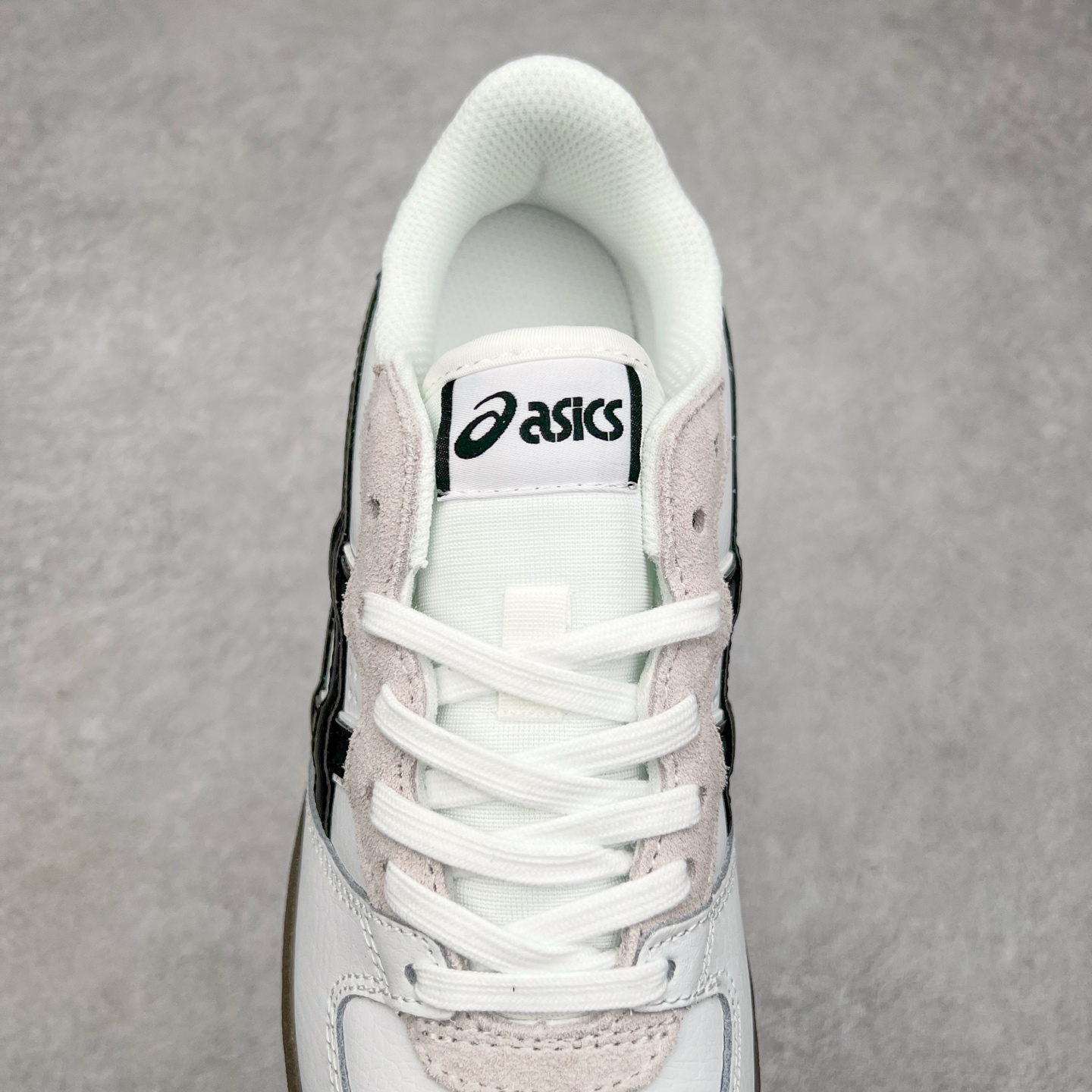 图片[5]-HAY x Asics Skyhand OG 复古运动板鞋 亚瑟士是日本实业家鬼家喜八郎创立的跑鞋运动品牌，名字想法源自著名的拉丁谚语“AnimaSana In Corpore Sano”意为“健全的精神寓于强健的体魄”。正如其名字的含义，ASICS亚瑟士一直坚信保持身体的健康与活力是打造健康快乐的生活方式的最佳途径。亚瑟士的跑鞋、篮球鞋等系列集专业与美貌于一身，拥有极高的热 尺码：36 37 37.5 38 39 39.5 40 40.5 41.5 42 42.5 43.5 44 45-选品中心