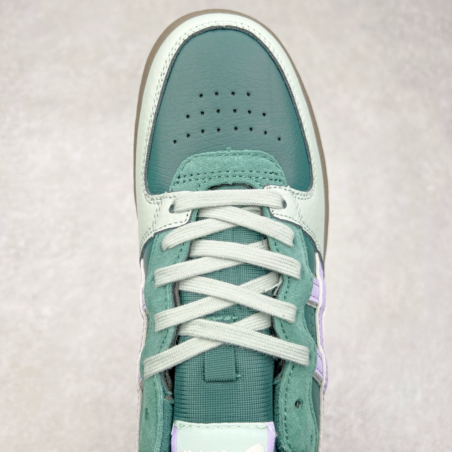 图片[4]-HAY x Asics Skyhand OG 复古运动板鞋 亚瑟士是日本实业家鬼家喜八郎创立的跑鞋运动品牌，名字想法源自著名的拉丁谚语“AnimaSana In Corpore Sano”意为“健全的精神寓于强健的体魄”。正如其名字的含义，ASICS亚瑟士一直坚信保持身体的健康与活力是打造健康快乐的生活方式的最佳途径。亚瑟士的跑鞋、篮球鞋等系列集专业与美貌于一身，拥有极高的热 尺码：36 37 37.5 38 39 39.5 40 40.5 41.5 42 42.5 43.5 44 45-选品中心