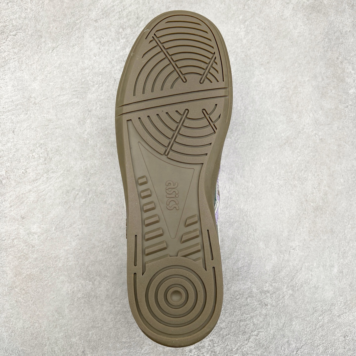 图片[9]-HAY x Asics Skyhand OG 复古运动板鞋 亚瑟士是日本实业家鬼家喜八郎创立的跑鞋运动品牌，名字想法源自著名的拉丁谚语“AnimaSana In Corpore Sano”意为“健全的精神寓于强健的体魄”。正如其名字的含义，ASICS亚瑟士一直坚信保持身体的健康与活力是打造健康快乐的生活方式的最佳途径。亚瑟士的跑鞋、篮球鞋等系列集专业与美貌于一身，拥有极高的热 尺码：36 37 37.5 38 39 39.5 40 40.5 41.5 42 42.5 43.5 44 45-选品中心