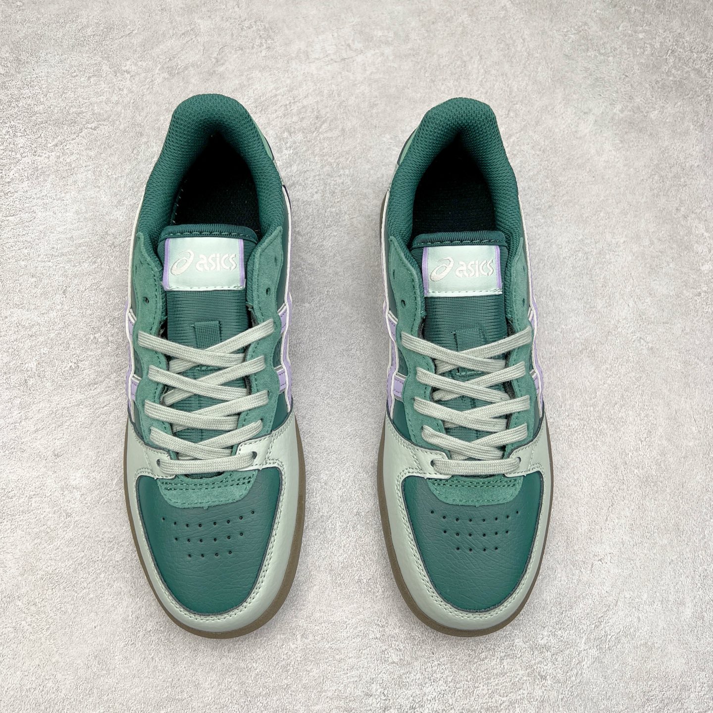 图片[2]-HAY x Asics Skyhand OG 复古运动板鞋 亚瑟士是日本实业家鬼家喜八郎创立的跑鞋运动品牌，名字想法源自著名的拉丁谚语“AnimaSana In Corpore Sano”意为“健全的精神寓于强健的体魄”。正如其名字的含义，ASICS亚瑟士一直坚信保持身体的健康与活力是打造健康快乐的生活方式的最佳途径。亚瑟士的跑鞋、篮球鞋等系列集专业与美貌于一身，拥有极高的热 尺码：36 37 37.5 38 39 39.5 40 40.5 41.5 42 42.5 43.5 44 45-选品中心