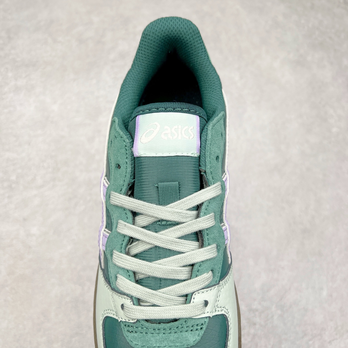 图片[5]-HAY x Asics Skyhand OG 复古运动板鞋 亚瑟士是日本实业家鬼家喜八郎创立的跑鞋运动品牌，名字想法源自著名的拉丁谚语“AnimaSana In Corpore Sano”意为“健全的精神寓于强健的体魄”。正如其名字的含义，ASICS亚瑟士一直坚信保持身体的健康与活力是打造健康快乐的生活方式的最佳途径。亚瑟士的跑鞋、篮球鞋等系列集专业与美貌于一身，拥有极高的热 尺码：36 37 37.5 38 39 39.5 40 40.5 41.5 42 42.5 43.5 44 45-选品中心