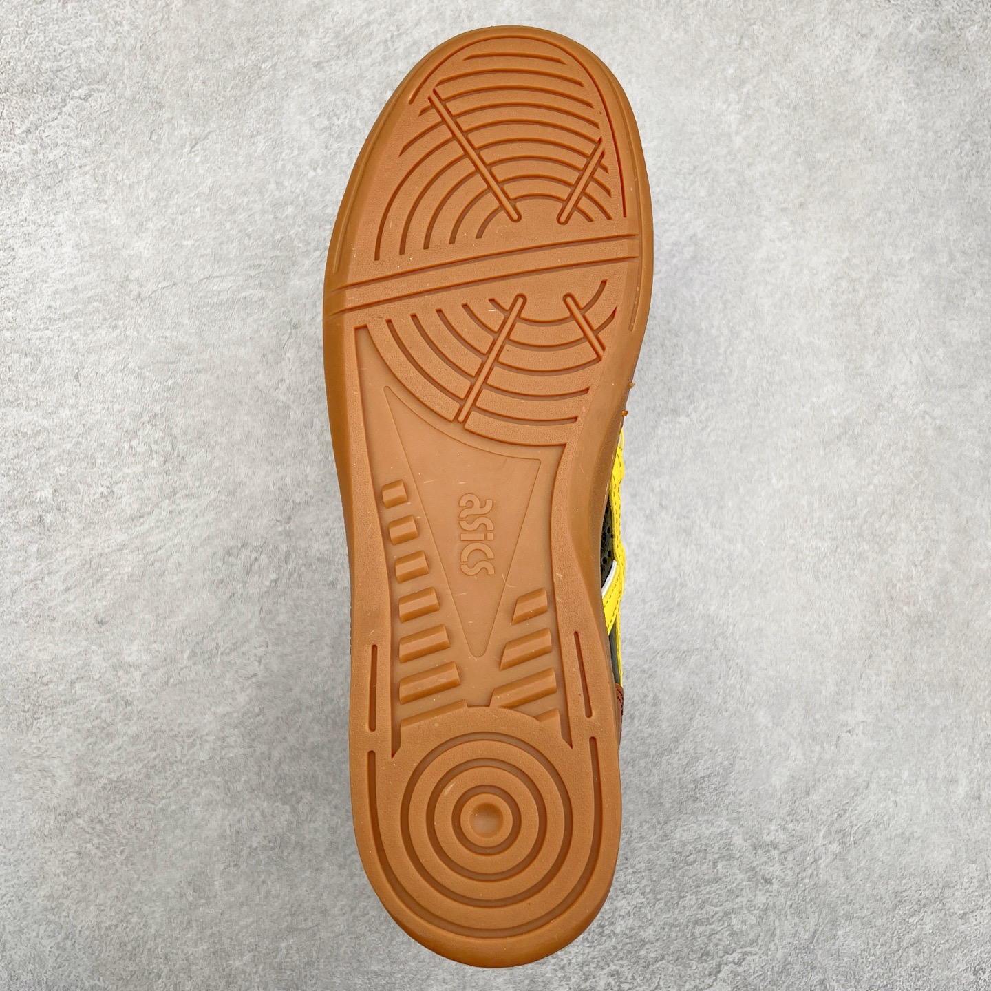 图片[9]-HAY x Asics Skyhand OG 复古运动板鞋 亚瑟士是日本实业家鬼家喜八郎创立的跑鞋运动品牌，名字想法源自著名的拉丁谚语“AnimaSana In Corpore Sano”意为“健全的精神寓于强健的体魄”。正如其名字的含义，ASICS亚瑟士一直坚信保持身体的健康与活力是打造健康快乐的生活方式的最佳途径。亚瑟士的跑鞋、篮球鞋等系列集专业与美貌于一身，拥有极高的热 尺码：36 37 37.5 38 39 39.5 40 40.5 41.5 42 42.5 43.5 44 45-选品中心