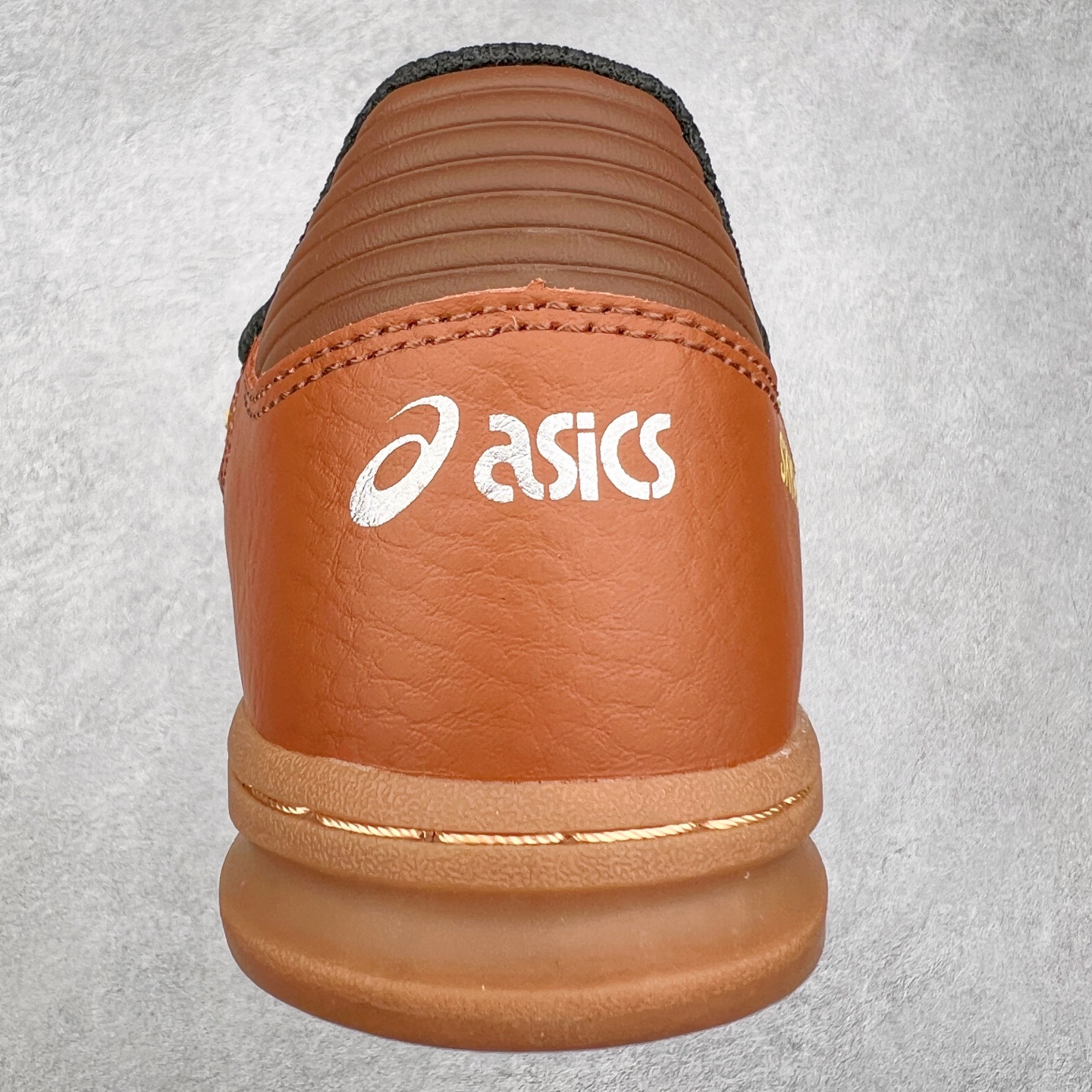 图片[8]-HAY x Asics Skyhand OG 复古运动板鞋 亚瑟士是日本实业家鬼家喜八郎创立的跑鞋运动品牌，名字想法源自著名的拉丁谚语“AnimaSana In Corpore Sano”意为“健全的精神寓于强健的体魄”。正如其名字的含义，ASICS亚瑟士一直坚信保持身体的健康与活力是打造健康快乐的生活方式的最佳途径。亚瑟士的跑鞋、篮球鞋等系列集专业与美貌于一身，拥有极高的热 尺码：36 37 37.5 38 39 39.5 40 40.5 41.5 42 42.5 43.5 44 45-选品中心