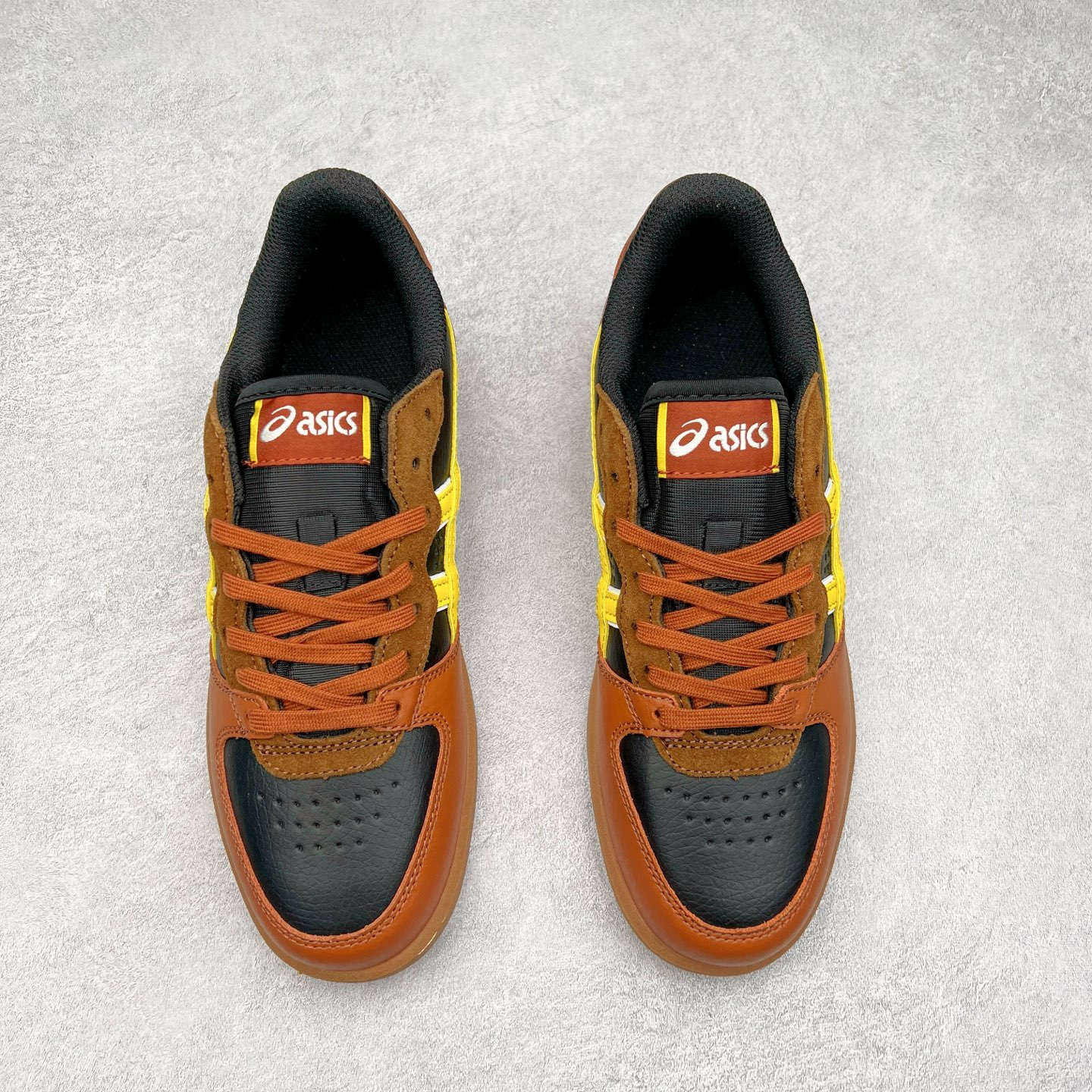 图片[2]-HAY x Asics Skyhand OG 复古运动板鞋 亚瑟士是日本实业家鬼家喜八郎创立的跑鞋运动品牌，名字想法源自著名的拉丁谚语“AnimaSana In Corpore Sano”意为“健全的精神寓于强健的体魄”。正如其名字的含义，ASICS亚瑟士一直坚信保持身体的健康与活力是打造健康快乐的生活方式的最佳途径。亚瑟士的跑鞋、篮球鞋等系列集专业与美貌于一身，拥有极高的热 尺码：36 37 37.5 38 39 39.5 40 40.5 41.5 42 42.5 43.5 44 45-选品中心