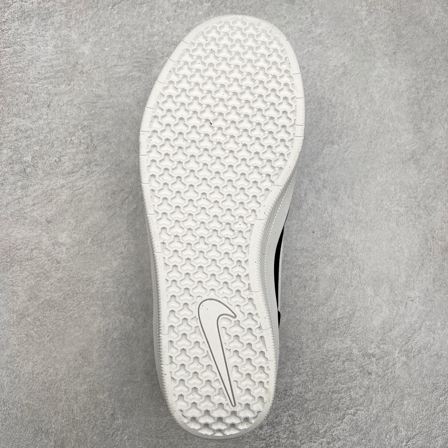 图片[9]-＃福利特价 NK SB Force 58 空军58系列低帮休闲运动滑板板鞋 鞋面由帆布和麂皮拼接 层次感丰富 搭配硫化外底 耐磨耐穿 鞋舌及中底后跟处饰有SB Logo 表明鞋款身份 采用包边设计 经久耐穿 硫化结构则有效提升灵活性 穿上这款全新推出的创意力作 助你耀动街头 尺码：36 36.5 37.5 38 38.5 39 40 40.5 41 42 42.5 43 44 45-选品中心