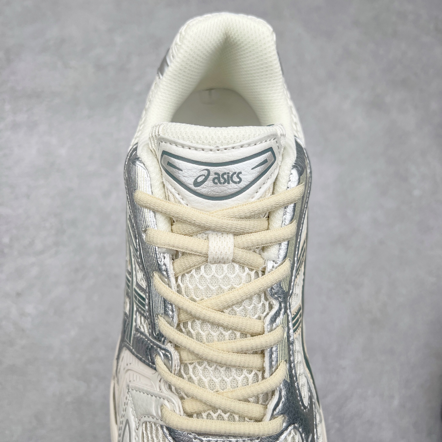 图片[5]-＃特价福利 ASICS GEL-KAYANO 14 亚瑟士K14系列户外复古潮流百搭织物合成革缓震休闲跑步鞋 原装纸板楦头开发 独家私模五层组合大底 原厂定制缓震硅胶加持 原盒原配 官方四联吊牌 原装Ortholite轻量化鞋垫 设计师 Hidenori Yamashita 以「Flash」一词为灵感 创造出未来感金属色鞋面 改造升级内在性能 由内而外全面革新 为 GEL-KAYANO 家族传承及经典跑鞋文化的延续 创下里程碑式作品 K14跑鞋重新诠释了复古的跑步形状 并以其 2000 年代后期的美学理念重新铺装 银色与蓝色的鞋面极为高档 网面铺陈与鞋面、鞋头多处细节位增添了透气性 鞋后跟部中底上以及多密度耐磨鞋底增加了 GEL 缓震胶 提供高抗冲击性、缓冲性、可保护脚部免受地面冲击的影响 穿着舒适性十足 尺码：35.5 36 37 37.5 38 39 39.5 40.5 41.5 42 42.5 43.5 44 45-选品中心
