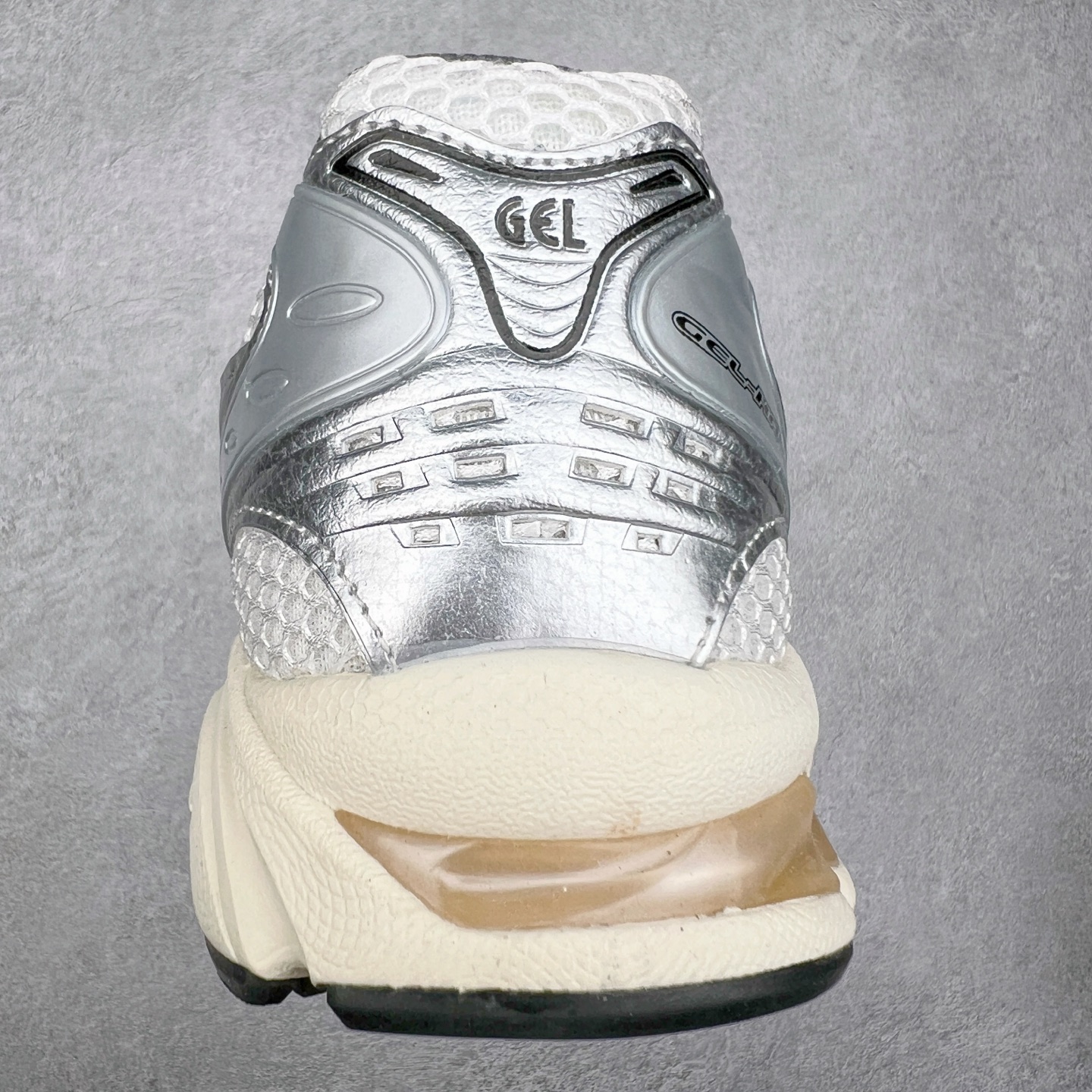 图片[8]-＃特价福利 ASICS GEL-KAYANO 14 亚瑟士K14系列户外复古潮流百搭织物合成革缓震休闲跑步鞋 原装纸板楦头开发 独家私模五层组合大底 原厂定制缓震硅胶加持 原盒原配 官方四联吊牌 原装Ortholite轻量化鞋垫 设计师 Hidenori Yamashita 以「Flash」一词为灵感 创造出未来感金属色鞋面 改造升级内在性能 由内而外全面革新 为 GEL-KAYANO 家族传承及经典跑鞋文化的延续 创下里程碑式作品 K14跑鞋重新诠释了复古的跑步形状 并以其 2000 年代后期的美学理念重新铺装 银色与蓝色的鞋面极为高档 网面铺陈与鞋面、鞋头多处细节位增添了透气性 鞋后跟部中底上以及多密度耐磨鞋底增加了 GEL 缓震胶 提供高抗冲击性、缓冲性、可保护脚部免受地面冲击的影响 穿着舒适性十足 尺码：35.5 36 37 37.5 38 39 39.5 40.5 41.5 42 42.5 43.5 44 45-选品中心