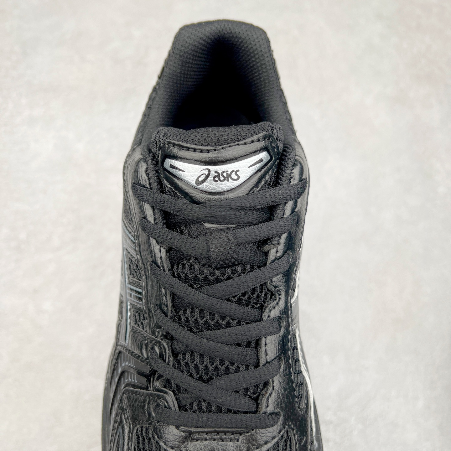 图片[5]-＃特价福利 ASICS GEL-KAYANO 14 亚瑟士K14系列户外复古潮流百搭织物合成革缓震休闲跑步鞋 原装纸板楦头开发 独家私模五层组合大底 原厂定制缓震硅胶加持 原盒原配 官方四联吊牌 原装Ortholite轻量化鞋垫 设计师 Hidenori Yamashita 以「Flash」一词为灵感 创造出未来感金属色鞋面 改造升级内在性能 由内而外全面革新 为 GEL-KAYANO 家族传承及经典跑鞋文化的延续 创下里程碑式作品 K14跑鞋重新诠释了复古的跑步形状 并以其 2000 年代后期的美学理念重新铺装 银色与蓝色的鞋面极为高档 网面铺陈与鞋面、鞋头多处细节位增添了透气性 鞋后跟部中底上以及多密度耐磨鞋底增加了 GEL 缓震胶 提供高抗冲击性、缓冲性、可保护脚部免受地面冲击的影响 穿着舒适性十足 尺码：35.5 36 37 37.5 38 39 39.5 40.5 41.5 42 42.5 43.5 44 45-选品中心