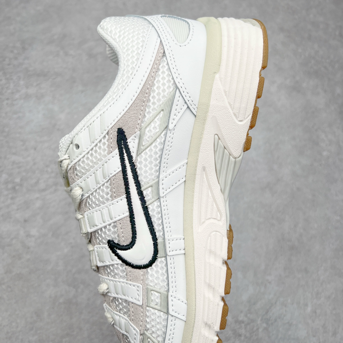 图片[7]-NK P-6000 系列低帮复古老爹风休闲运动舒适慢跑鞋 HF4898-121 购入原鞋原装纸板楦头开发 独家私模四层组合大底 市场唯一正确版本 良心定价 新配色陆续出货 进口三文治网面 融合 Pegasus 过往运动鞋设计 助力 21 世纪早期跑步运动跃升时尚新高度 采用透气网眼布、运动风格线条和耐穿覆面 兼具吸睛外观和舒适感受 中底泡绵以田径赛道为灵感 打造厚实设计 缔造出众缓震性能 尺码：36 36.5 37.5 38 38.5 39 40 40.5 41 42 42.5 43 44 44.5 45-选品中心