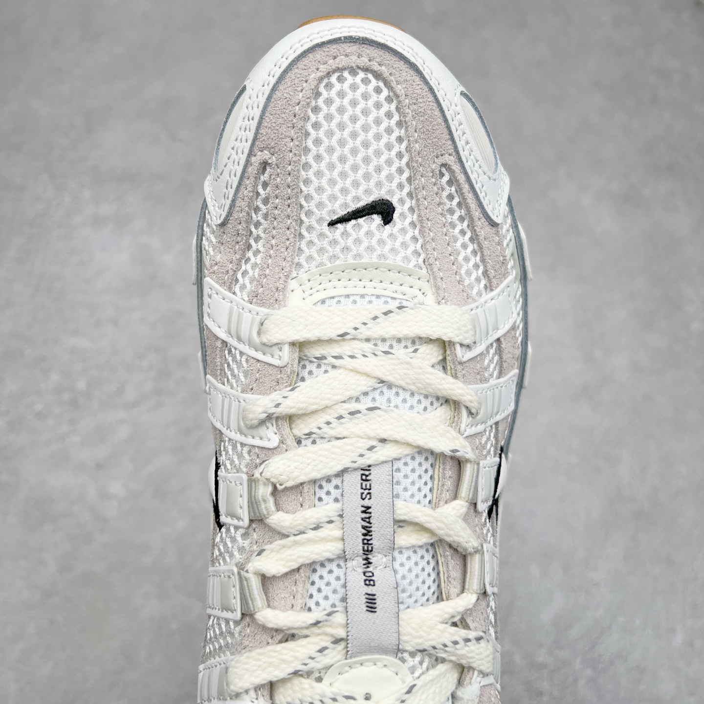 图片[4]-NK P-6000 系列低帮复古老爹风休闲运动舒适慢跑鞋 HF4898-121 购入原鞋原装纸板楦头开发 独家私模四层组合大底 市场唯一正确版本 良心定价 新配色陆续出货 进口三文治网面 融合 Pegasus 过往运动鞋设计 助力 21 世纪早期跑步运动跃升时尚新高度 采用透气网眼布、运动风格线条和耐穿覆面 兼具吸睛外观和舒适感受 中底泡绵以田径赛道为灵感 打造厚实设计 缔造出众缓震性能 尺码：36 36.5 37.5 38 38.5 39 40 40.5 41 42 42.5 43 44 44.5 45-选品中心