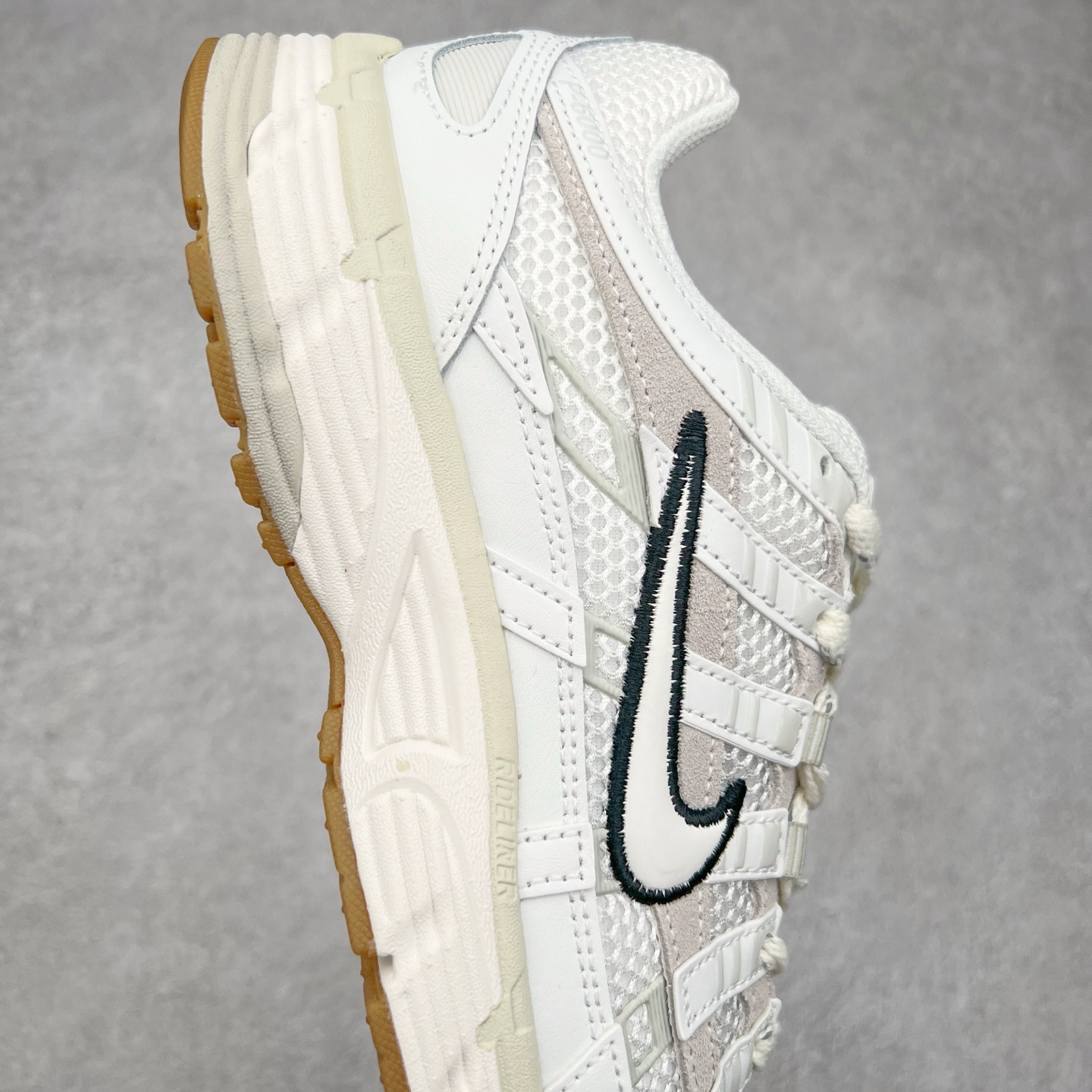 图片[6]-NK P-6000 系列低帮复古老爹风休闲运动舒适慢跑鞋 HF4898-121 购入原鞋原装纸板楦头开发 独家私模四层组合大底 市场唯一正确版本 良心定价 新配色陆续出货 进口三文治网面 融合 Pegasus 过往运动鞋设计 助力 21 世纪早期跑步运动跃升时尚新高度 采用透气网眼布、运动风格线条和耐穿覆面 兼具吸睛外观和舒适感受 中底泡绵以田径赛道为灵感 打造厚实设计 缔造出众缓震性能 尺码：36 36.5 37.5 38 38.5 39 40 40.5 41 42 42.5 43 44 44.5 45-选品中心