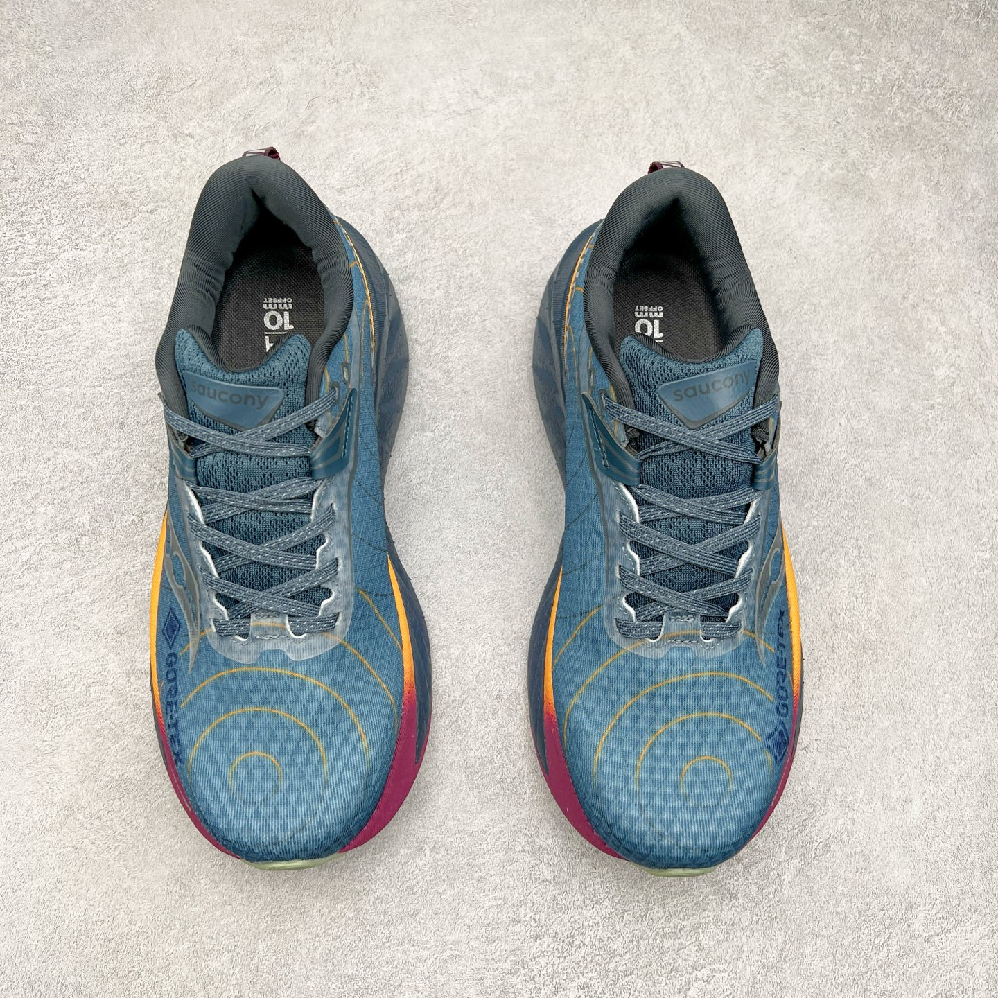 图片[2]-Saucony Triumph 22 索康尼胜利22代旗舰级缓震型跑鞋 性能相比前几代再升级：鞋面采用全新升级的工学网设计 贴合脚部更透气 中底部分使用最新的PWRRUN+材质 搭配PWRRUN+鞋垫使中底的大幅加厚 10mm坡差进一步提供缓震、回弹性能 内底则采用了FORMFIT动态适应系统 动态契合脚型 提升包裹性和舒适性 提供更卓越的动态回馈体验 XT-900橡胶大底 可提供良好的抓地力和较强抗磨性能 尺码：35.5 36 36.5 37.5 38 38.5 39 40 40.5 41 42 42.5 43 44 44.5 45-选品中心