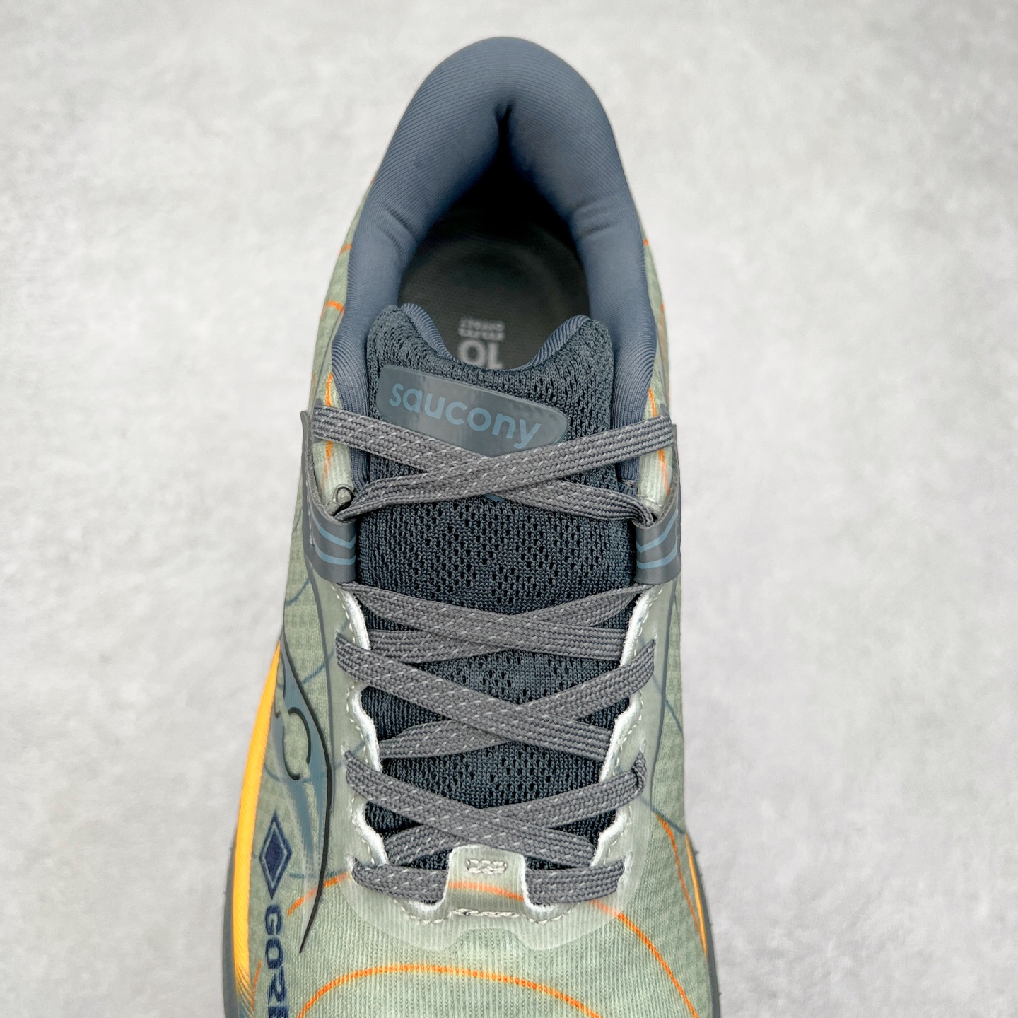 图片[5]-Saucony Triumph 22 索康尼胜利22代旗舰级缓震型跑鞋 性能相比前几代再升级：鞋面采用全新升级的工学网设计 贴合脚部更透气 中底部分使用最新的PWRRUN+材质 搭配PWRRUN+鞋垫使中底的大幅加厚 10mm坡差进一步提供缓震、回弹性能 内底则采用了FORMFIT动态适应系统 动态契合脚型 提升包裹性和舒适性 提供更卓越的动态回馈体验 XT-900橡胶大底 可提供良好的抓地力和较强抗磨性能 尺码：35.5 36 36.5 37.5 38 38.5 39 40 40.5 41 42 42.5 43 44 44.5 45-选品中心