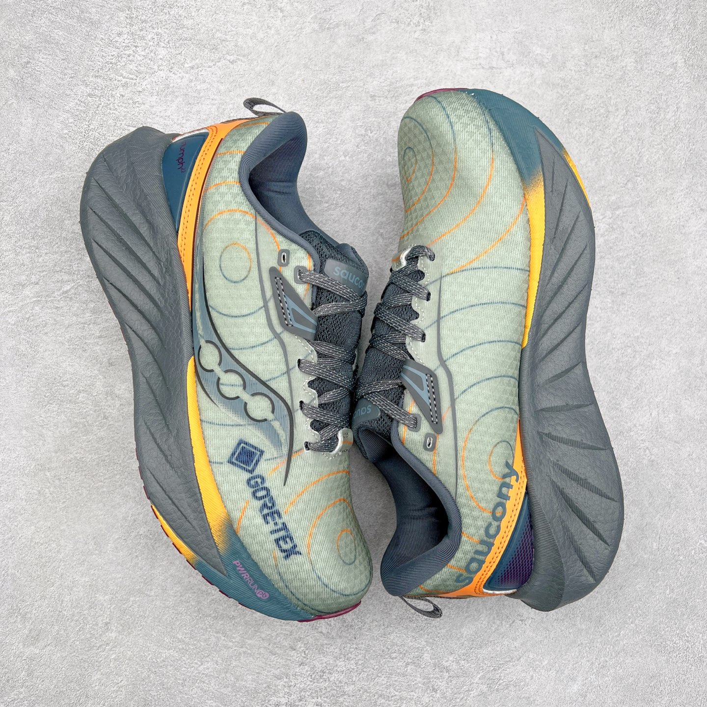 图片[3]-Saucony Triumph 22 索康尼胜利22代旗舰级缓震型跑鞋 性能相比前几代再升级：鞋面采用全新升级的工学网设计 贴合脚部更透气 中底部分使用最新的PWRRUN+材质 搭配PWRRUN+鞋垫使中底的大幅加厚 10mm坡差进一步提供缓震、回弹性能 内底则采用了FORMFIT动态适应系统 动态契合脚型 提升包裹性和舒适性 提供更卓越的动态回馈体验 XT-900橡胶大底 可提供良好的抓地力和较强抗磨性能 尺码：35.5 36 36.5 37.5 38 38.5 39 40 40.5 41 42 42.5 43 44 44.5 45-选品中心