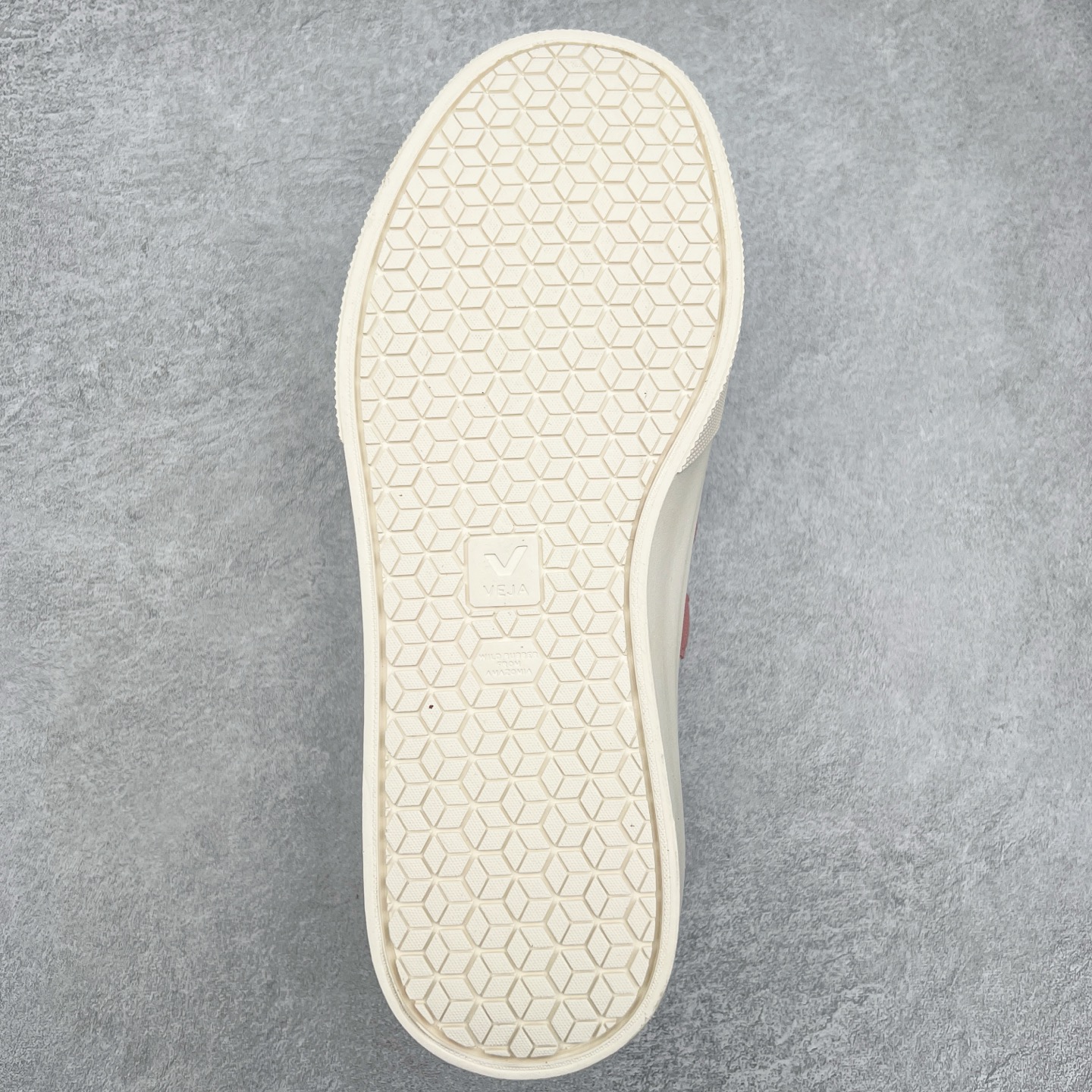 图片[9]-＃福利特价 Veja Leather Extra Sneakers 法国国民V字经典小白板鞋 #Ins爆款 街拍频繁上镜 春季入夏简约百搭款 全头层进口牛皮 舒适面革内里 广东厂 高端主打色系全网热销中 所售渠道大致由代购渠道 尺码：35 36 37 38 39 40 41 42 43 44 45-选品中心