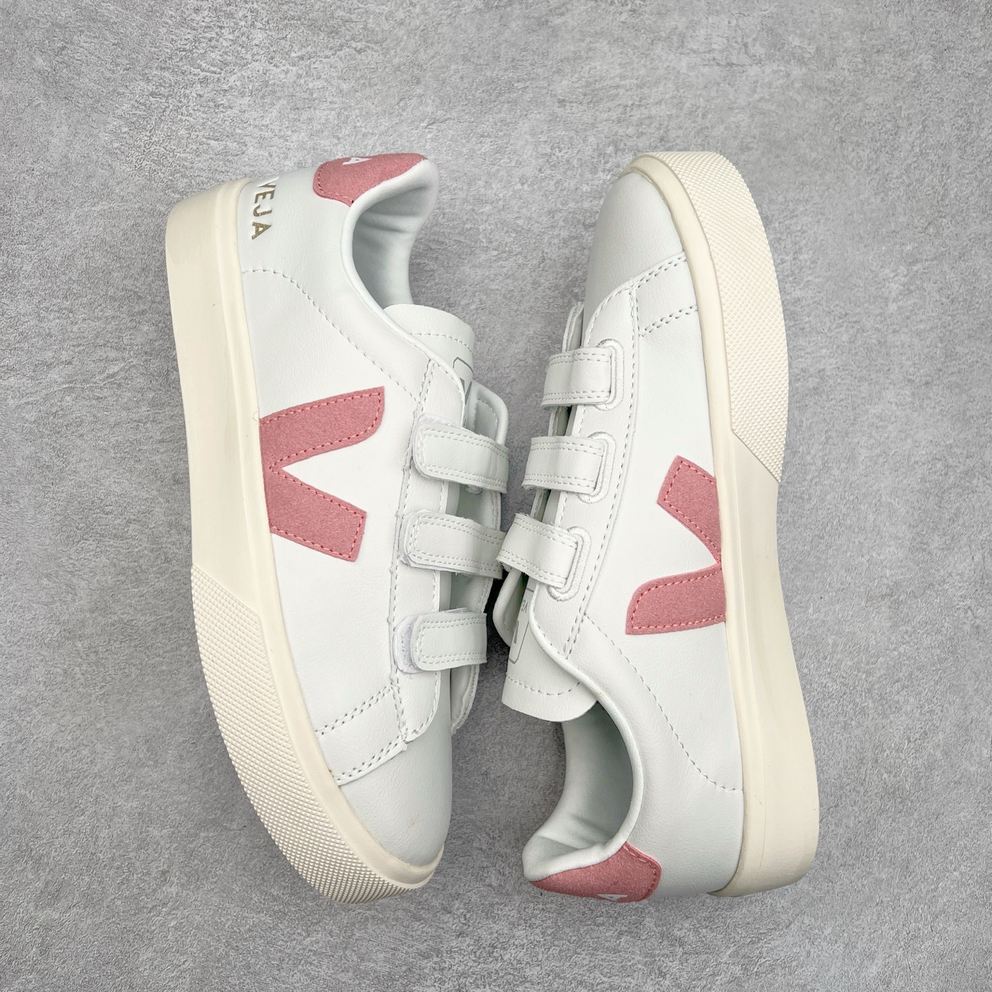 图片[3]-＃福利特价 Veja Leather Extra Sneakers 法国国民V字经典小白板鞋 #Ins爆款 街拍频繁上镜 春季入夏简约百搭款 全头层进口牛皮 舒适面革内里 广东厂 高端主打色系全网热销中 所售渠道大致由代购渠道 尺码：35 36 37 38 39 40 41 42 43 44 45-选品中心