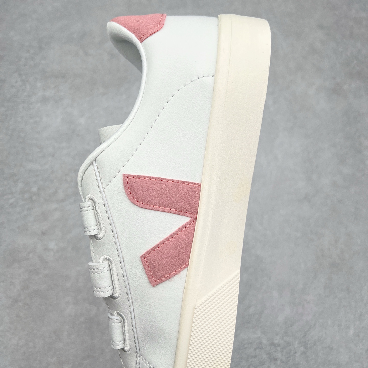 图片[7]-＃福利特价 Veja Leather Extra Sneakers 法国国民V字经典小白板鞋 #Ins爆款 街拍频繁上镜 春季入夏简约百搭款 全头层进口牛皮 舒适面革内里 广东厂 高端主打色系全网热销中 所售渠道大致由代购渠道 尺码：35 36 37 38 39 40 41 42 43 44 45-选品中心