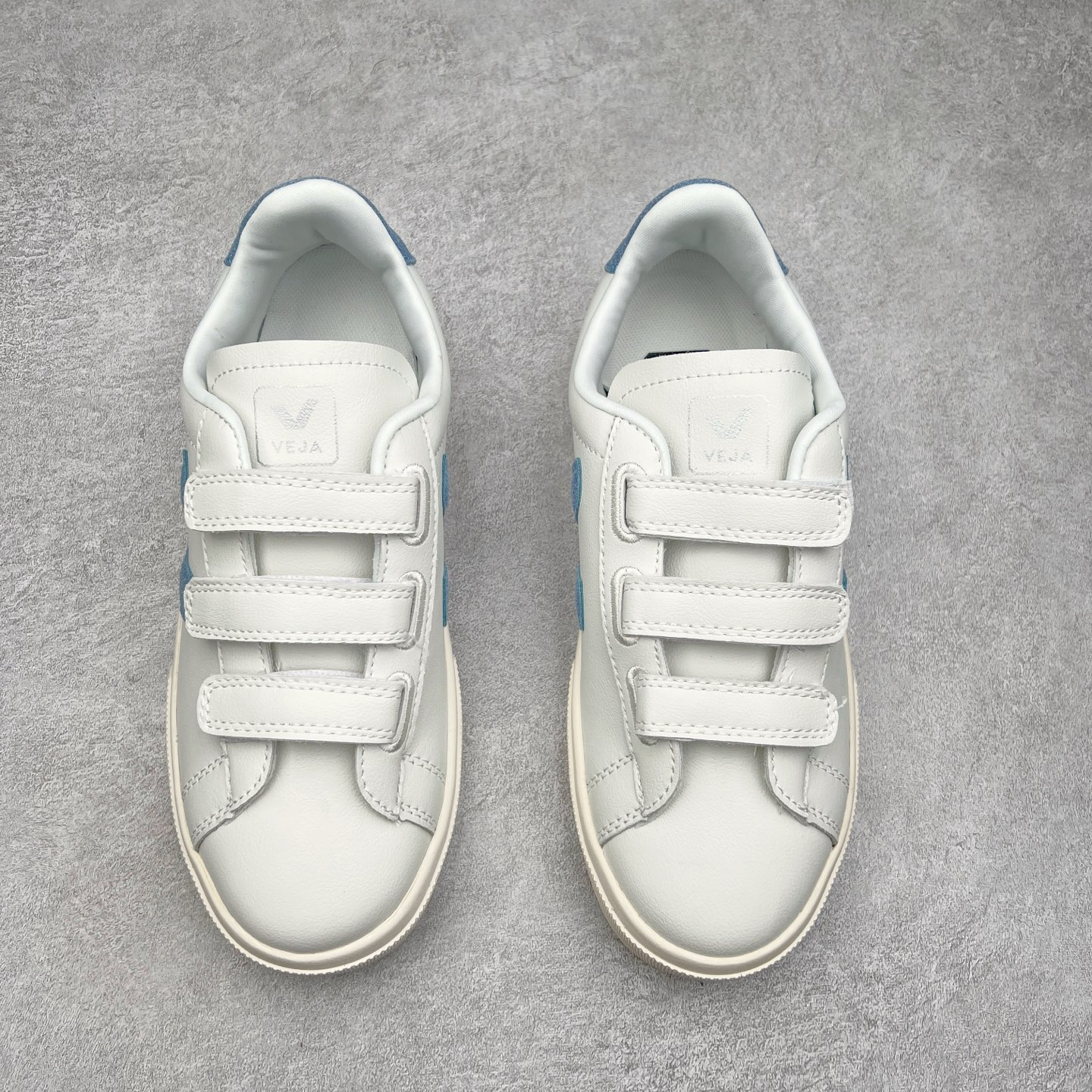 图片[2]-＃福利特价 Veja Leather Extra Sneakers 法国国民V字经典小白板鞋 #Ins爆款 街拍频繁上镜 春季入夏简约百搭款 全头层进口牛皮 舒适面革内里 广东厂 高端主打色系全网热销中 所售渠道大致由代购渠道 尺码：35 36 37 38 39 40 41 42 43 44 45-选品中心