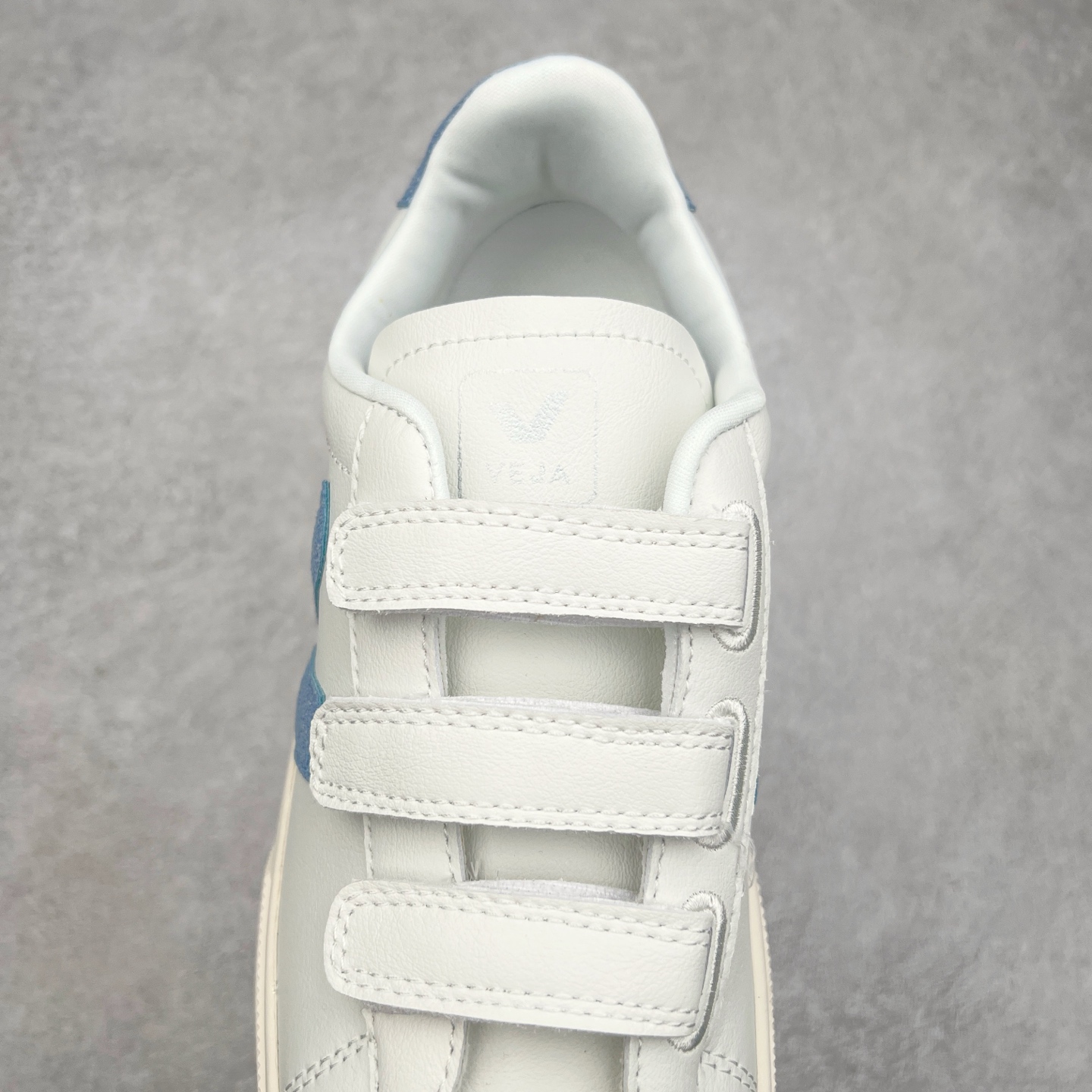 图片[5]-＃福利特价 Veja Leather Extra Sneakers 法国国民V字经典小白板鞋 #Ins爆款 街拍频繁上镜 春季入夏简约百搭款 全头层进口牛皮 舒适面革内里 广东厂 高端主打色系全网热销中 所售渠道大致由代购渠道 尺码：35 36 37 38 39 40 41 42 43 44 45-选品中心