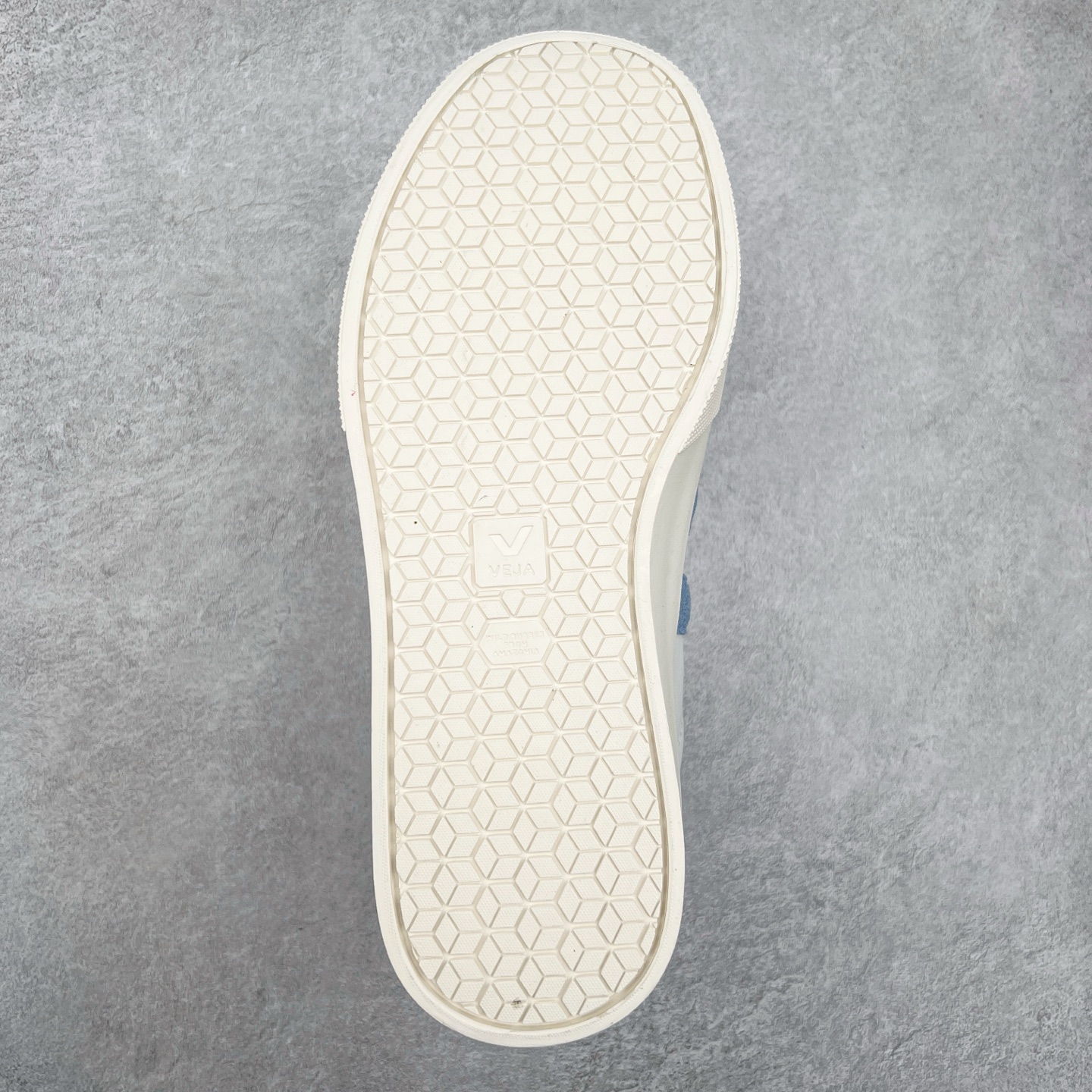 图片[9]-＃福利特价 Veja Leather Extra Sneakers 法国国民V字经典小白板鞋 #Ins爆款 街拍频繁上镜 春季入夏简约百搭款 全头层进口牛皮 舒适面革内里 广东厂 高端主打色系全网热销中 所售渠道大致由代购渠道 尺码：35 36 37 38 39 40 41 42 43 44 45-选品中心