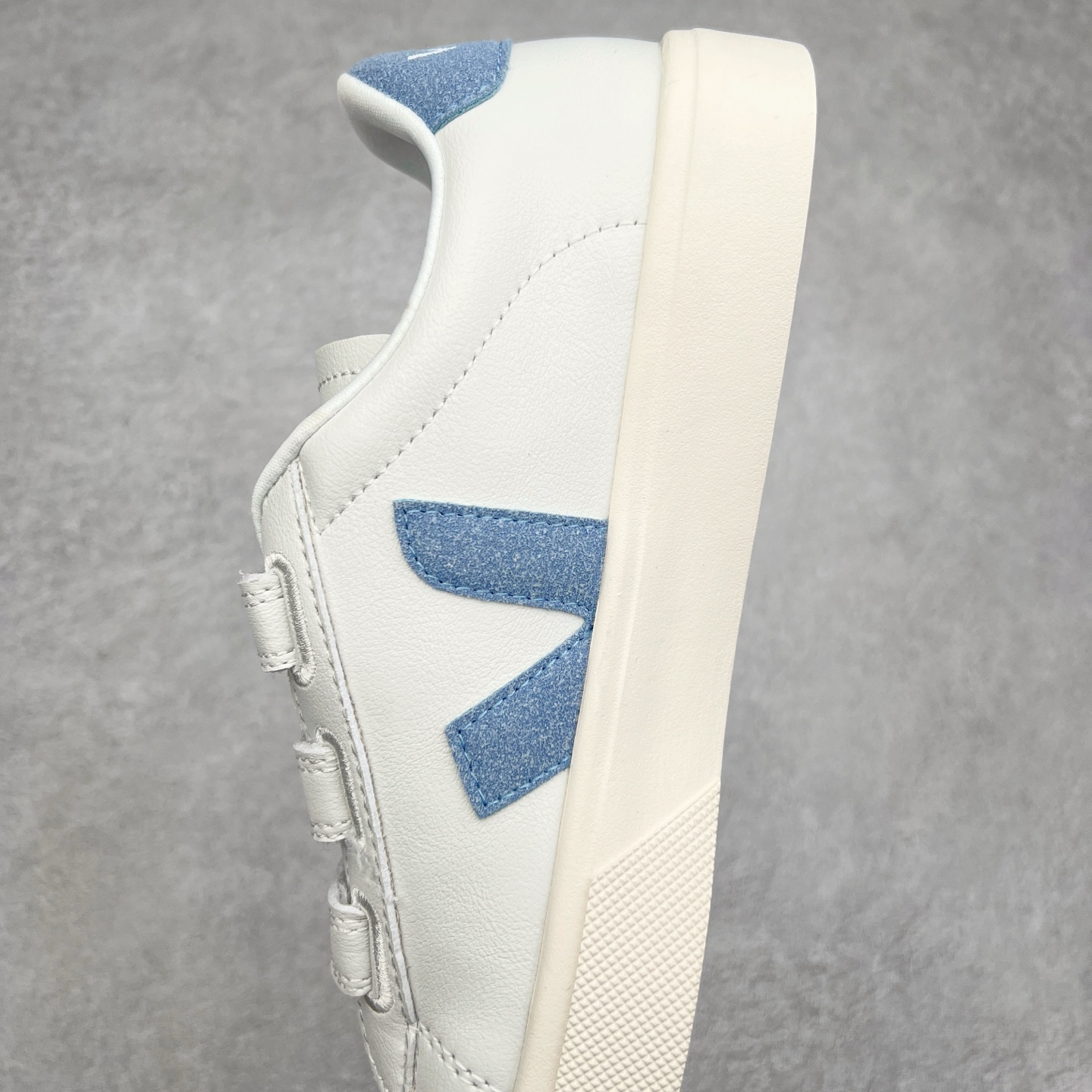 图片[7]-＃福利特价 Veja Leather Extra Sneakers 法国国民V字经典小白板鞋 #Ins爆款 街拍频繁上镜 春季入夏简约百搭款 全头层进口牛皮 舒适面革内里 广东厂 高端主打色系全网热销中 所售渠道大致由代购渠道 尺码：35 36 37 38 39 40 41 42 43 44 45-选品中心