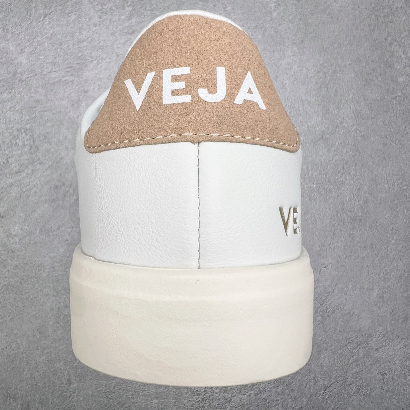 图片[8]-＃福利特价 Veja Leather Extra Sneakers 法国国民V字经典小白板鞋 #Ins爆款 街拍频繁上镜 春季入夏简约百搭款 全头层进口牛皮 舒适面革内里 广东厂 高端主打色系全网热销中 所售渠道大致由代购渠道 尺码：35 36 37 38 39 40 41 42 43 44 45-选品中心
