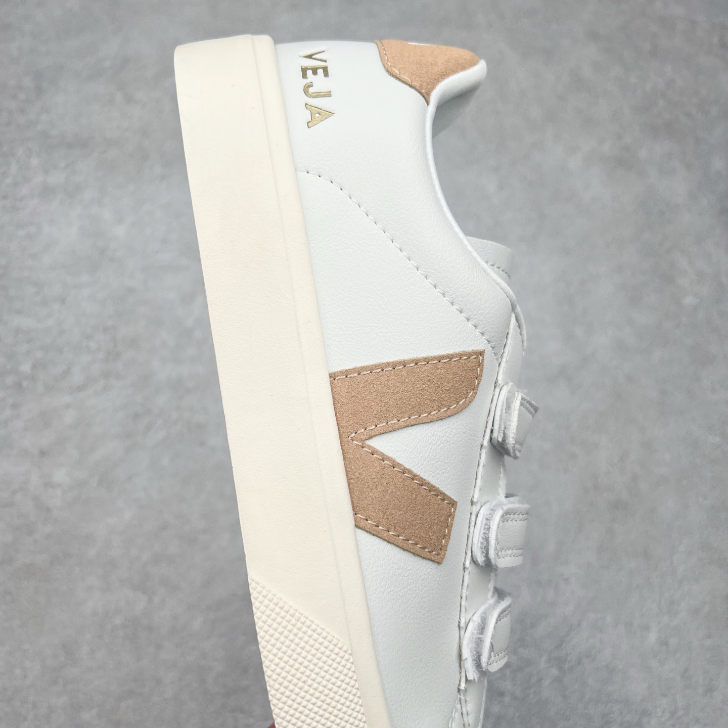 图片[6]-＃福利特价 Veja Leather Extra Sneakers 法国国民V字经典小白板鞋 #Ins爆款 街拍频繁上镜 春季入夏简约百搭款 全头层进口牛皮 舒适面革内里 广东厂 高端主打色系全网热销中 所售渠道大致由代购渠道 尺码：35 36 37 38 39 40 41 42 43 44 45-选品中心