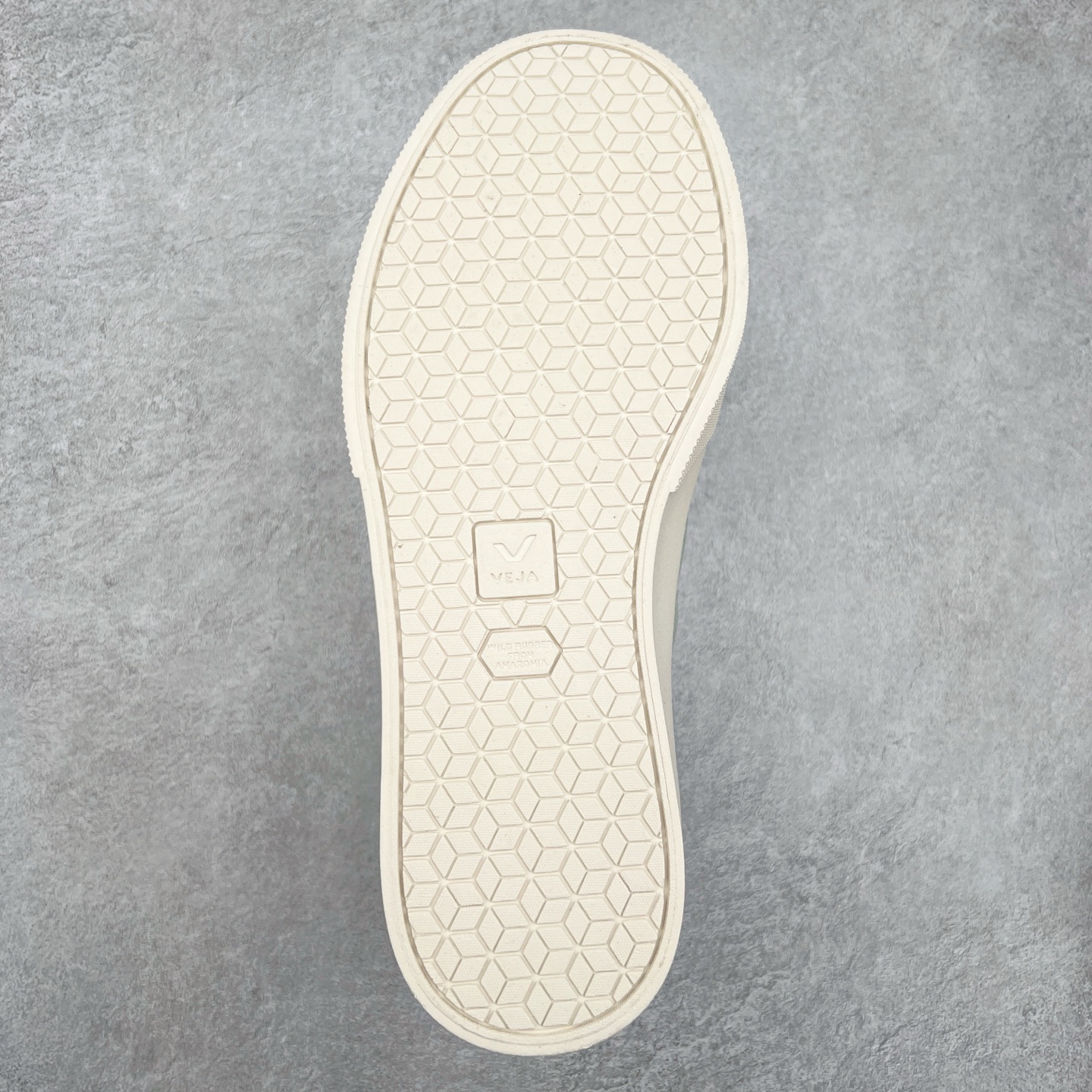 图片[9]-＃福利特价 Veja Leather Extra Sneakers 法国国民V字经典小白板鞋 #Ins爆款 街拍频繁上镜 春季入夏简约百搭款 全头层进口牛皮 舒适面革内里 广东厂 高端主打色系全网热销中 所售渠道大致由代购渠道 尺码：35 36 37 38 39 40 41 42 43 44 45-选品中心