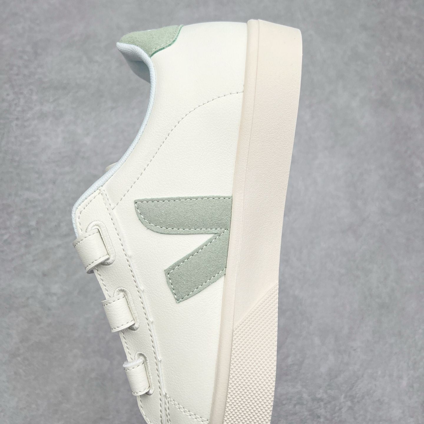 图片[7]-＃福利特价 Veja Leather Extra Sneakers 法国国民V字经典小白板鞋 #Ins爆款 街拍频繁上镜 春季入夏简约百搭款 全头层进口牛皮 舒适面革内里 广东厂 高端主打色系全网热销中 所售渠道大致由代购渠道 尺码：35 36 37 38 39 40 41 42 43 44 45-选品中心