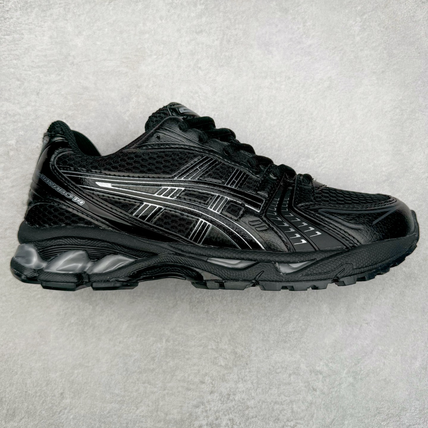 图片[4]-＃特价福利 ASICS GEL-KAYANO 14 亚瑟士K14系列户外复古潮流百搭织物合成革缓震休闲跑步鞋 原装纸板楦头开发 独家私模五层组合大底 原厂定制缓震硅胶加持 原盒原配 官方四联吊牌 原装Ortholite轻量化鞋垫 设计师 Hidenori Yamashita 以「Flash」一词为灵感 创造出未来感金属色鞋面 改造升级内在性能 由内而外全面革新 为 GEL-KAYANO 家族传承及经典跑鞋文化的延续 创下里程碑式作品 K14跑鞋重新诠释了复古的跑步形状 并以其 2000 年代后期的美学理念重新铺装 银色与蓝色的鞋面极为高档 网面铺陈与鞋面、鞋头多处细节位增添了透气性 鞋后跟部中底上以及多密度耐磨鞋底增加了 GEL 缓震胶 提供高抗冲击性、缓冲性、可保护脚部免受地面冲击的影响 穿着舒适性十足 尺码：35.5 36 37 37.5 38 39 39.5 40.5 41.5 42 42.5 43.5 44 45-选品中心