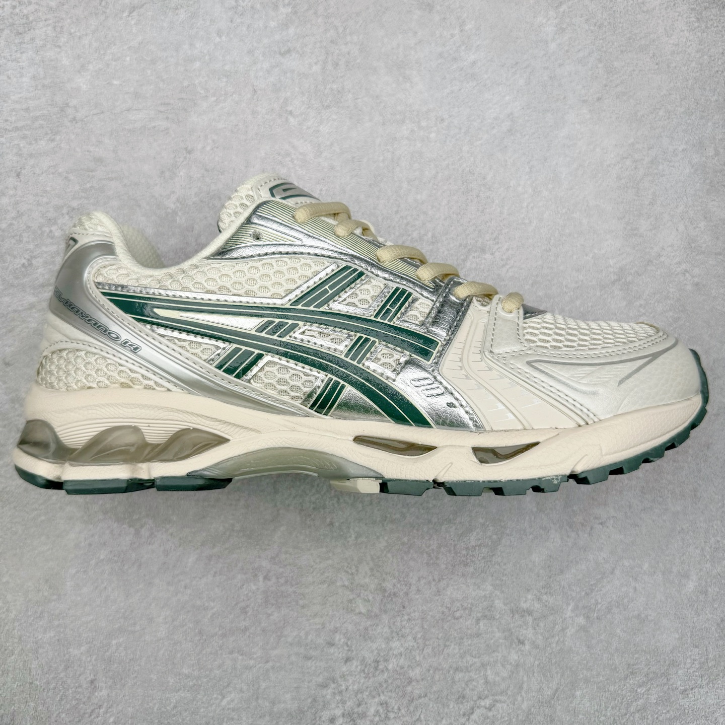 图片[7]-＃特价福利 ASICS GEL-KAYANO 14 亚瑟士K14系列户外复古潮流百搭织物合成革缓震休闲跑步鞋 原装纸板楦头开发 独家私模五层组合大底 原厂定制缓震硅胶加持 原盒原配 官方四联吊牌 原装Ortholite轻量化鞋垫 设计师 Hidenori Yamashita 以「Flash」一词为灵感 创造出未来感金属色鞋面 改造升级内在性能 由内而外全面革新 为 GEL-KAYANO 家族传承及经典跑鞋文化的延续 创下里程碑式作品 K14跑鞋重新诠释了复古的跑步形状 并以其 2000 年代后期的美学理念重新铺装 银色与蓝色的鞋面极为高档 网面铺陈与鞋面、鞋头多处细节位增添了透气性 鞋后跟部中底上以及多密度耐磨鞋底增加了 GEL 缓震胶 提供高抗冲击性、缓冲性、可保护脚部免受地面冲击的影响 穿着舒适性十足 尺码：35.5 36 37 37.5 38 39 39.5 40.5 41.5 42 42.5 43.5 44 45-选品中心
