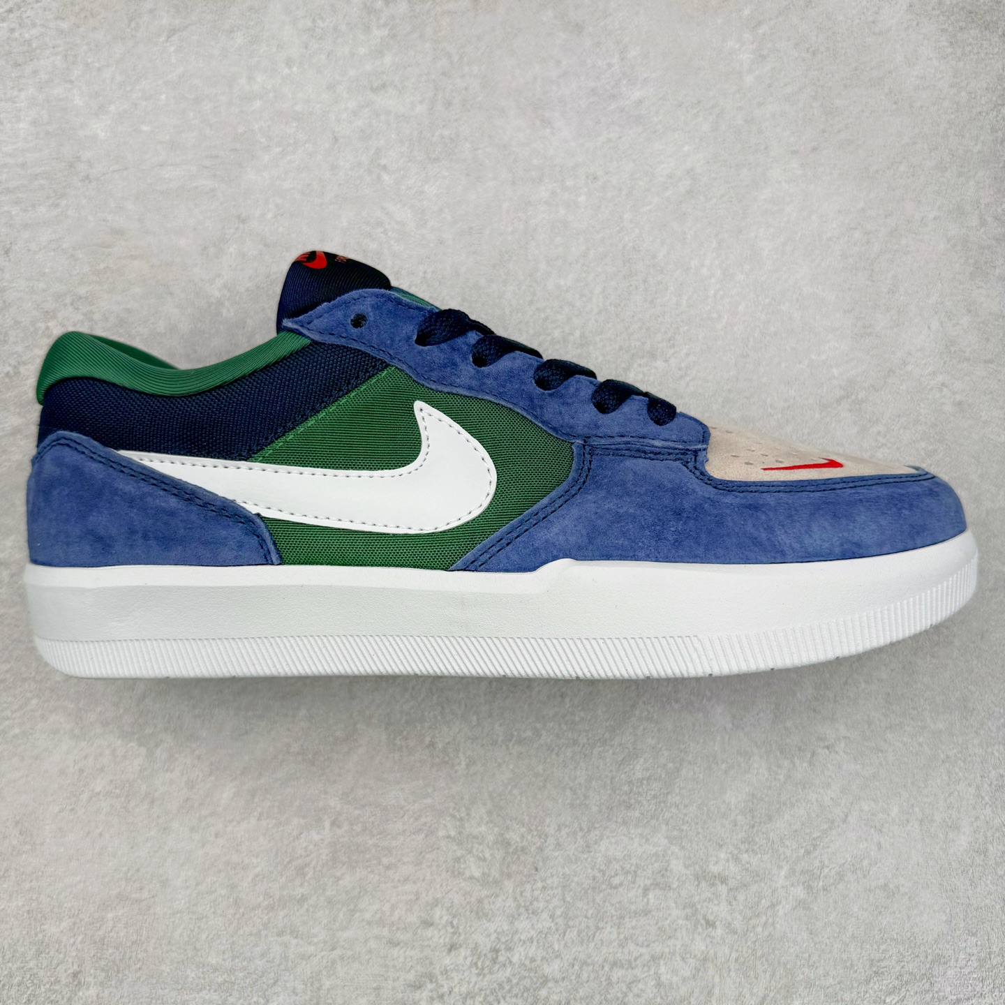 #福利特价 NK SB Force 58 空军58系列低帮休闲运动滑板板鞋 鞋面由帆布和麂皮拼接 层次感丰富 搭配硫化外底 耐磨耐穿 鞋舌及中底后跟处饰有SB Logo 表明鞋款身份 采用包边设计 经久耐穿 硫化结构则有效提升灵活性 穿上这款全新推出的创意力作 助你耀动街头 尺码:36 36.5 37.5 38 38.5 39 40 40.5 41 42 42.5 43 44 45-选品中心