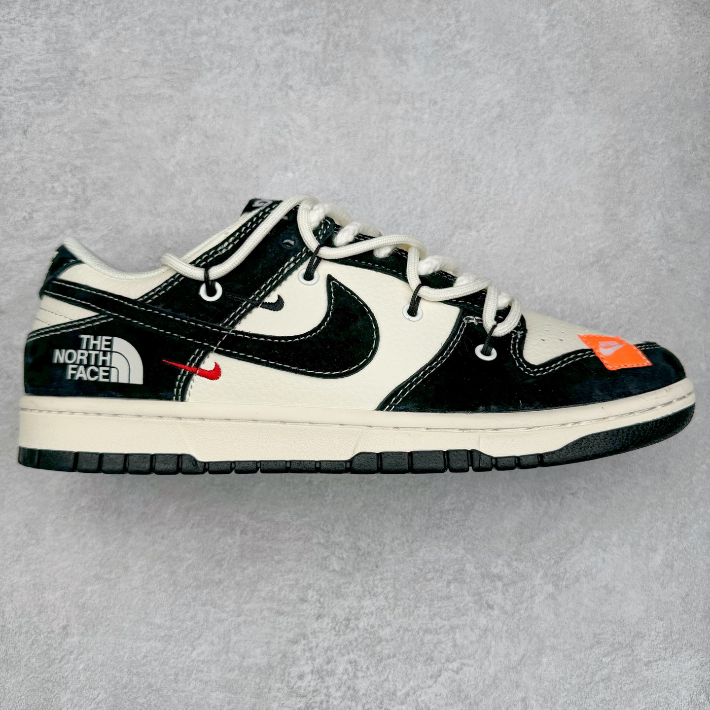 NK Dunk Low 定制配色 YX5066-256 大厂出品 极力推荐 原装头层材料 独家版型蒸餾加工帶來的是更好的视觉和脚感体验大厂纯原品质出货 清洁度 电绣工艺 皮料切割干净无任何毛边 细节完美 尺码:36 36.5 37.5 38 38.5 39 40 40.5 41 42 42.5 43 44 44.5 45-选品中心