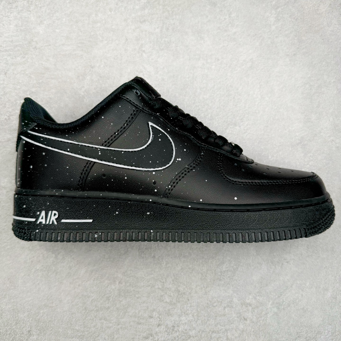 NK Air Force 1´07 Low 空军一号低帮百搭休闲运动板鞋 CK0316-059 柔软、弹性十足的缓震性能和出色的中底设计 横跨复古与现代的外型结合 造就出风靡全球 三十多年的Force 1 直到今天还深受青睐 尺码：36 36.5 37.5 38 38.5 39 40 40.5 41 42 42.5 43 44 44.5 45-选品中心