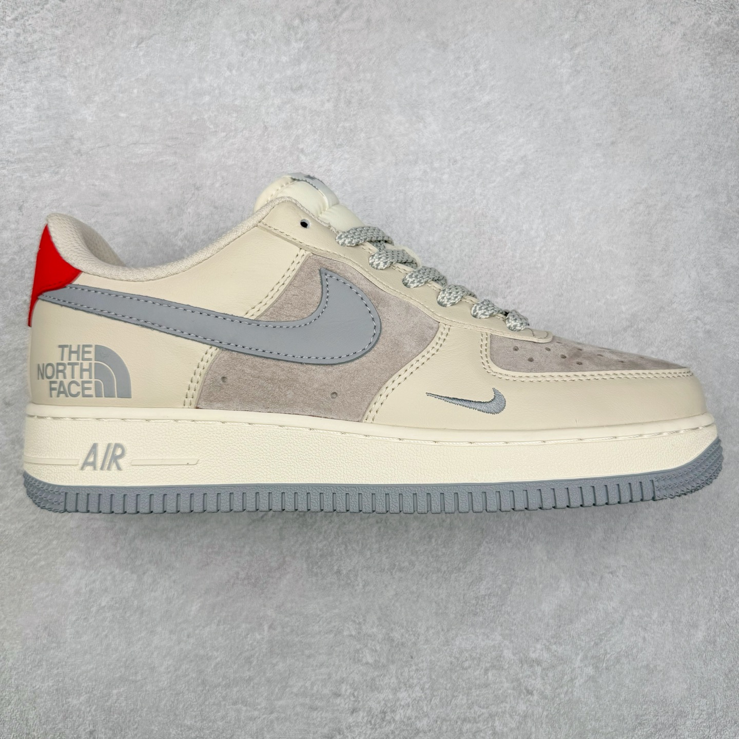 NK Air Force 1´07 Low 空军一号低帮百搭休闲运动板鞋 XZ6188-649 柔软、弹性十足的缓震性能和出色的中底设计 横跨复古与现代的外型结合 造就出风靡全球 三十多年的Force 1 直到今天还深受青睐 尺码:36 36.5 37.5 38 38.5 39 40 40.5 41 42 42.5 43 44 44.5 45-选品中心