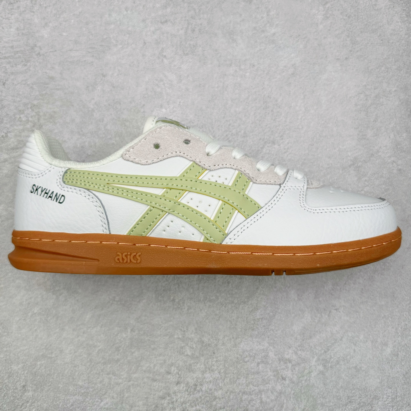 图片[2]-HAY x Asics Skyhand OG 复古运动板鞋 亚瑟士是日本实业家鬼家喜八郎创立的跑鞋运动品牌，名字想法源自著名的拉丁谚语“AnimaSana In Corpore Sano”意为“健全的精神寓于强健的体魄”。正如其名字的含义，ASICS亚瑟士一直坚信保持身体的健康与活力是打造健康快乐的生活方式的最佳途径。亚瑟士的跑鞋、篮球鞋等系列集专业与美貌于一身，拥有极高的热 尺码：36 37 37.5 38 39 39.5 40 40.5 41.5 42 42.5 43.5 44 45-选品中心