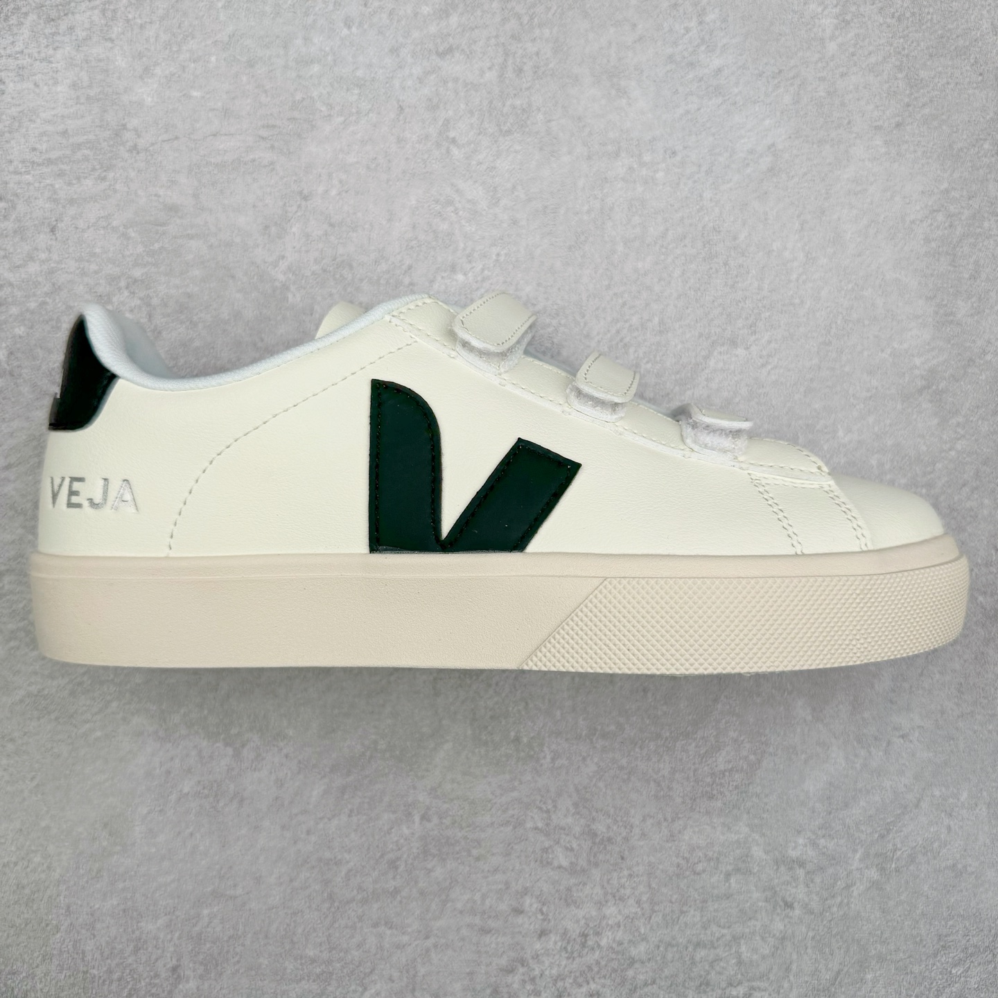图片[6]-＃福利特价 Veja Leather Extra Sneakers 法国国民V字经典小白板鞋 #Ins爆款 街拍频繁上镜 春季入夏简约百搭款 全头层进口牛皮 舒适面革内里 广东厂 高端主打色系全网热销中 所售渠道大致由代购渠道 尺码：35 36 37 38 39 40 41 42 43 44 45-选品中心